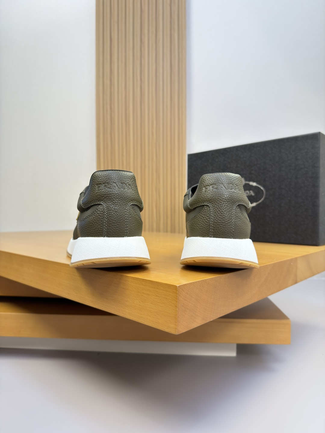 Prada Style Leather Men's Shoes style reference detail image 8 from source 782032