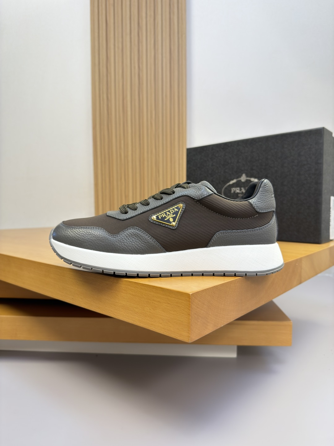 Prada Style Leather Men's Shoes style reference detail image 5 from source 782033