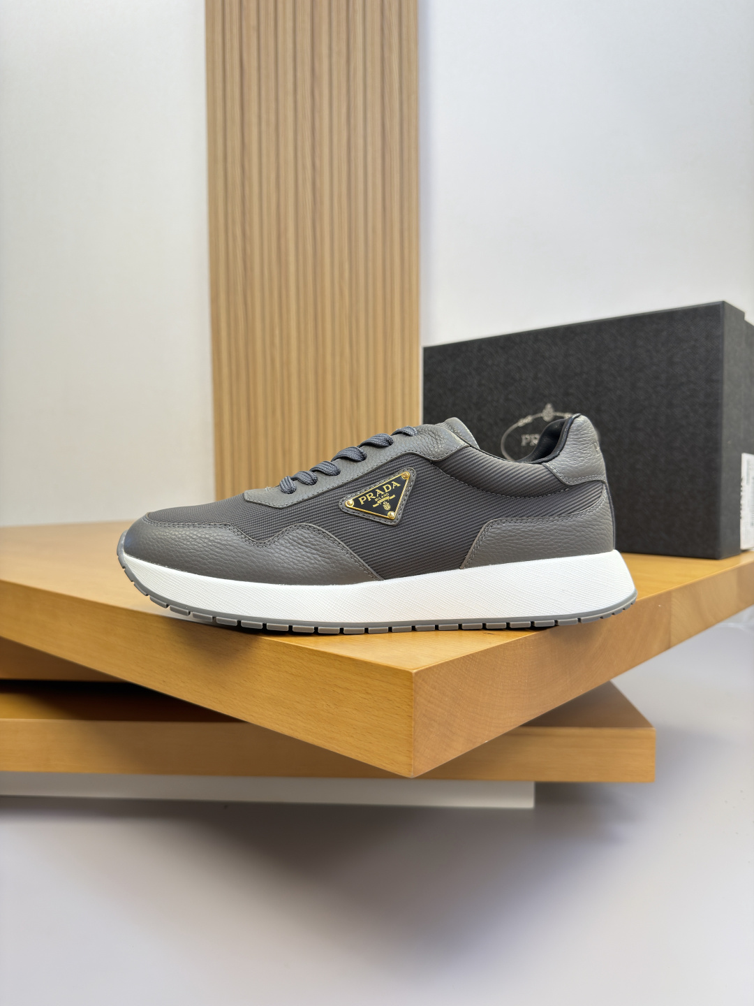 Prada Style Leather Men's Shoes style reference detail image 5 from source 782034