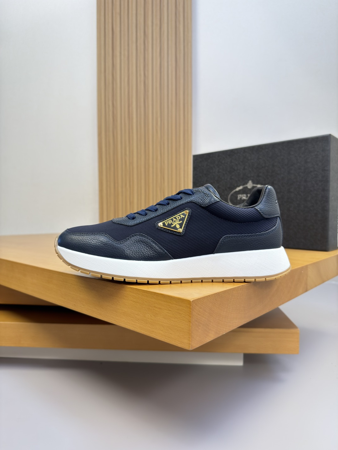 Prada Style Leather Men's Shoes style reference detail image 5 from source 782035