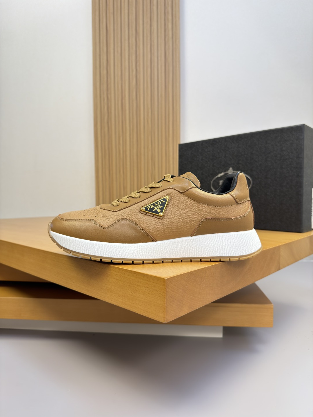 Prada Style Leather Men's Shoes style reference detail image 5 from source 782039