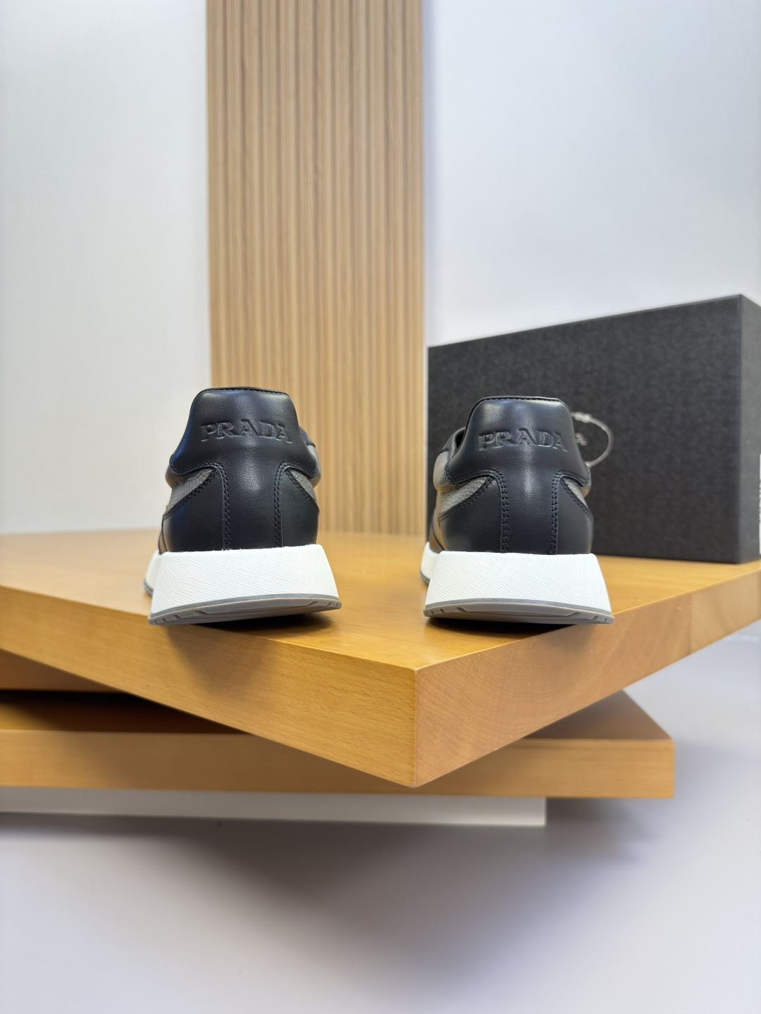 Prada Style Leather Men's Shoes style reference detail image 8 from source 782040
