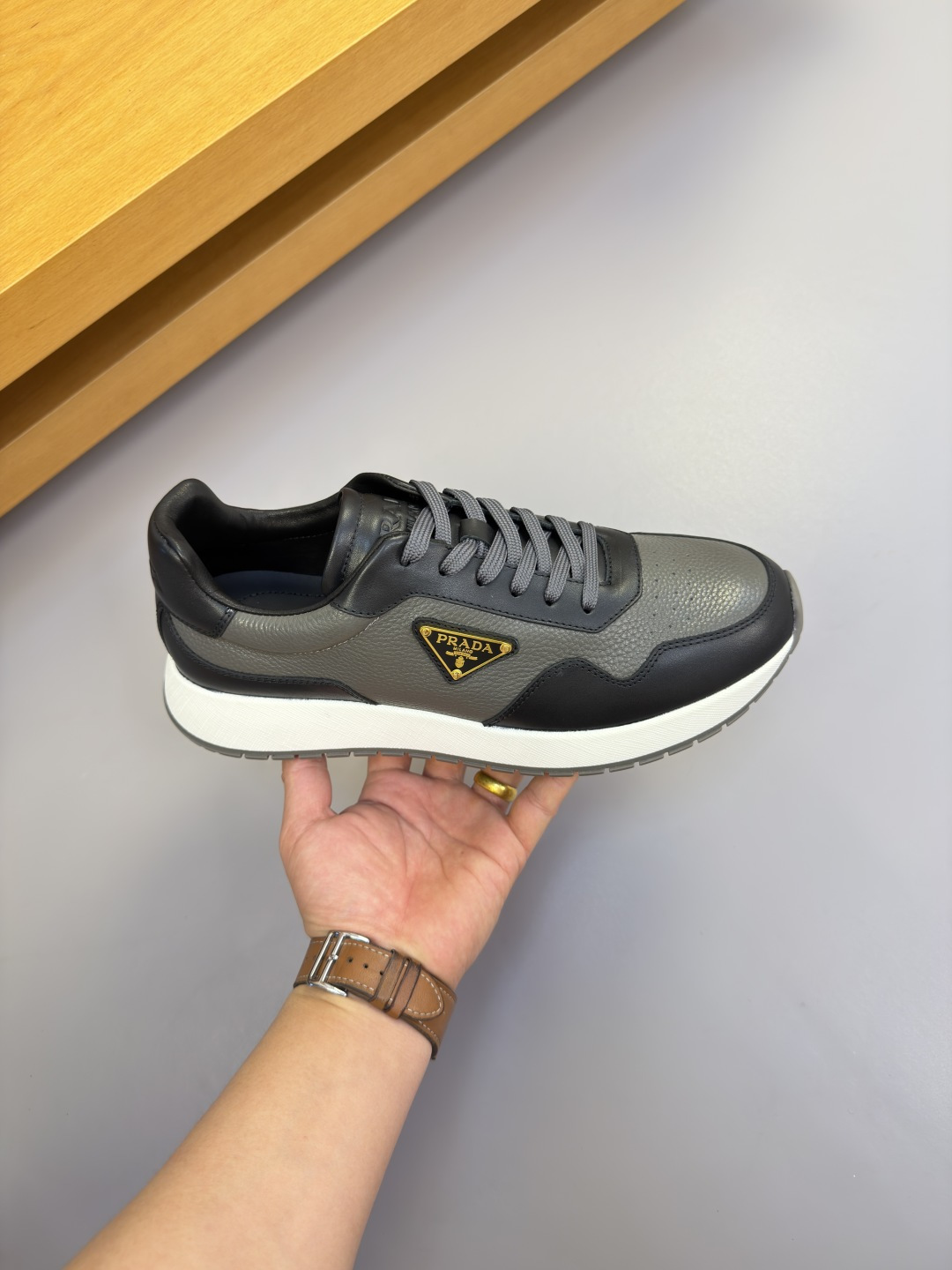 Prada Style Leather Men's Shoes style reference detail image 4 from source 782040