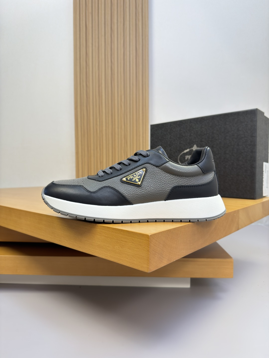 Prada Style Leather Men's Shoes style reference detail image 5 from source 782040