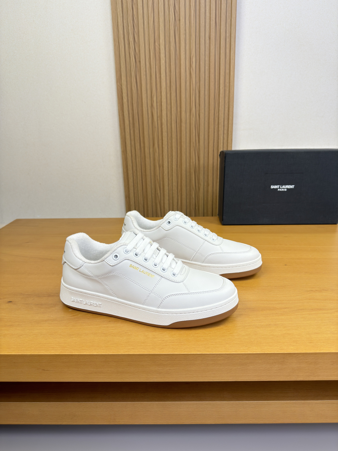 NO:830066,[SAINT LAURENT] Yves Saint Laurent - high-end quality original casual sports sneakers - upper Nappa calfskin, suede calfskin, tongue. Sewn brand logo cloth label, shoe body. Silk screen brand logo on the heel - terry cloth inside, foot pad; water-dyed cowhide - outsole ultra-light TPR.  38-44 (45, 46, can be customized)·SL0185,,saint laurent,saint laurent,cowhide19860909【SAINT LAURENT】圣罗兰 -高端品质 原单·休闲运动板鞋 -鞋面纳帕小牛皮、反绒小牛皮、鞋舌.车缝品牌logo布标、鞋身.后跟丝印品牌logo -内里毛巾布里,垫脚；水染牛皮 -大底超轻TPR.橡胶; 双色成型大底 -超高品控·做工精细凸显(高端·贵气·档次) -Size 38-44（45,46,可订做)·SL0185,,saint laurent,saint laurent,cowhide,Men's shoes