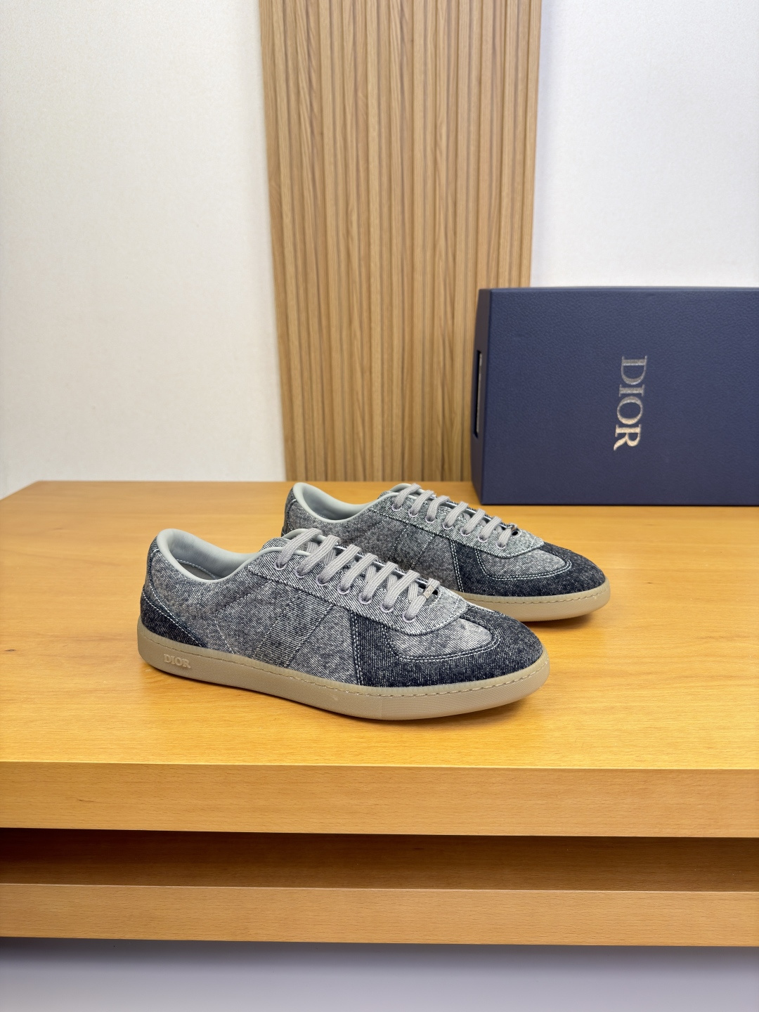 NO:830019,[Dior] Dior - high-end quality original casual sports sneakers - original two-color brand washed denim canvas fabric on the upper, tongue and heel; silk screen high-frequency brand logo, air-pressure brand logo on the inner side - water-dyed cowhide on the inside, feet; brand canvas - original ultra-light TPR rubber; molded outsole - ultra-high quality control and fine workmanship (high-end, luxury, grade) -Size  39-44 (38, 45, 46, can be customized)·D9285,,dior,dior,cowhide19860909【 Dior】迪奥 -高端品质 原单·休闲运动板鞋 -鞋面原版双色品牌水洗牛仔帆布布匹、鞋舌.后跟；丝印高周波品牌logo、内帮空压品牌logo -内里水染牛皮,垫脚; 品牌帆布 -原版超轻TPR·橡胶；成型大底 -超高品控·做工精细凸显(高端·贵气·档次) -Size 39-44（38、45、46,可订做)·D9285,,dior,dior,cowhide,Men's shoes