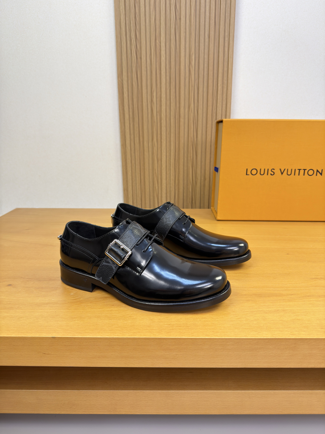 NO:830549,[Louis Vuitton] Louis Vuitton - high-end quality, original, formal leather shoes - imported open-edge beaded calfskin for the upper, tongue, heel, branded PVC leather metal fasteners - water-dyed cowhide inside - ultra-light leather outsole, TR rubber, combined molded leather outsole - ultra-high quality control, fine workmanship highlighted (high-end, luxury, grade) -Size  39-44 (38.45.46. Can be customized)·0230,,louis vuitton,louis vuitton,cowhide,Leather soles19860909【 Louis Vuitton】路易威登 -高端品质·原单·正装皮鞋 -鞋面进口开边珠小牛皮、鞋舌.后跟.品牌pvc皮料金属扣件 -内里水染牛皮 -大底超轻真皮·TR橡胶·组合成型真皮大底 -超高品控·做工精细凸显(高端·贵气·档次) -Size 39-44（38.45.46.可订做)·0230,,louis vuitton,louis vuitton,cowhide,Leather soles,Men's shoes