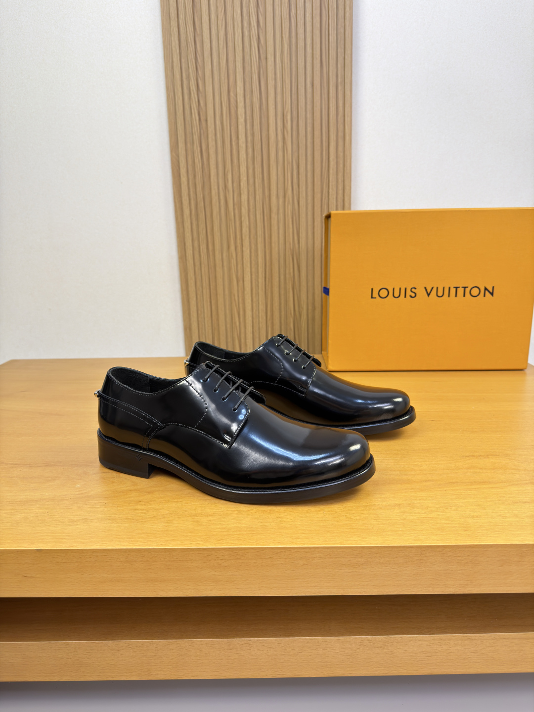 NO:830565,[Louis Vuitton] Louis Vuitton - High-end quality, original, formal leather shoes - Imported open-edge beaded calf leather on the upper, heel. Brand PVC leather metal fasteners - Water-dyed cow leather on the inside - Ultra-light leather outsole, TR rubber, combined molded leather outsole - Ultra-high quality control, fine workmanship highlighted (high-end, luxury, grade) -Size  39-44 (38.45.46. Can be customized)·0230,,louis vuitton,louis vuitton,cowhide,Leather soles19860909【 Louis Vuitton】路易威登 -高端品质·原单·正装皮鞋 -鞋面进口开边珠小牛皮、后跟.品牌pvc皮料金属扣件 -内里水染牛皮 -大底超轻真皮·TR橡胶·组合成型真皮大底 -超高品控·做工精细凸显(高端·贵气·档次) -Size 39-44（38.45.46.可订做)·0230,,louis vuitton,louis vuitton,cowhide,Leather soles,Men's shoes