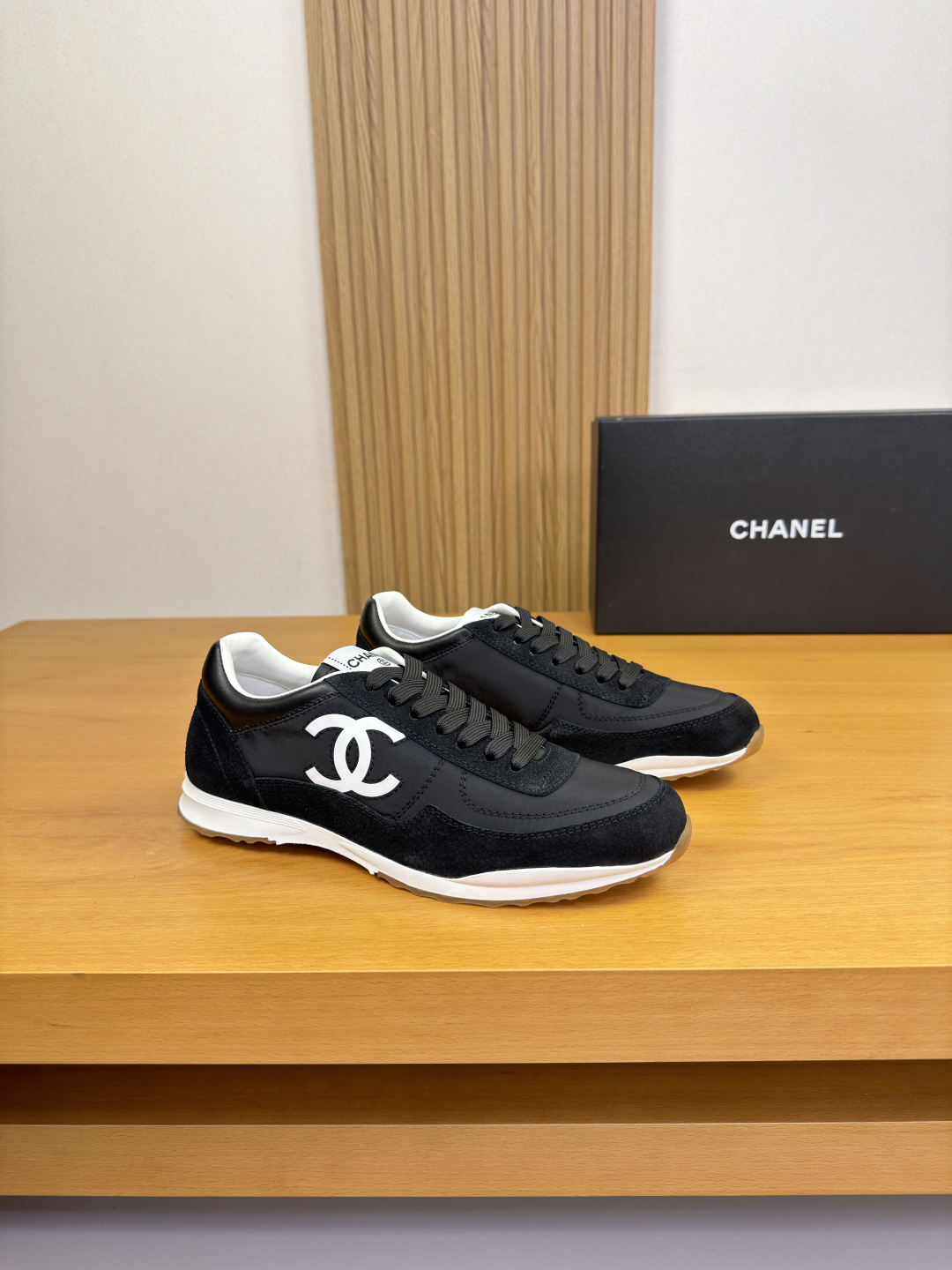 NO:830923,[CHANEL] Chanel - high-end quality original casual sports shoes - original frosted pebbled calfskin upper, brand high mercerized canvas, shoe body sewn with brand totem, tongue, sewn brand logo cloth label, heel. Silk screen brand totem - water-dyed cowhide inside, foot pad; brand 3D canvas - outsole ultra-light TPR rubber; two-color molded outsole - ultra-high quality control, fine workmanship highlighted (high-end, luxury, grade)  -Size 39-44 (38,45, can be customized)·CN0186,,chanel,chanel,sneakers,cowhide19860909【 CHANEL】香奈儿 -高端品质 原单·休闲运动鞋 -鞋面原版磨砂荔纹小牛皮、品牌高丝光帆布、鞋身车缝品牌图腾、鞋舌.车缝品牌logo布标、后跟.丝印品牌图腾 -内里水染牛皮,垫脚;品牌3D帆布 -大底超轻TPR·橡胶; 双色成型大底 -超高品控·做工精细凸显(高端·贵气·档次) -Size 39-44（38,45,可订做)·CN0186,,chanel,chanel,sneakers,cowhide,Men's shoes