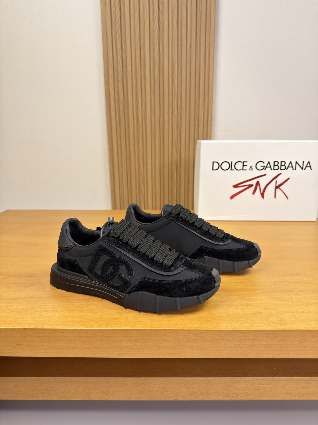 NO:831096,[DOLCE & GABBANA] Dolce & Gabbana - high-end quality original casual sports shoes - upper Nappa calfskin, suede calfskin, brand high mercerized canvas, shoe body sewn brand totem, tongue brand logo cloth label, heel air-pressure brand logo - water-dyed cowhide lining - outsole ultra-light TPU foam rubber; combined molded outsole - ultra-high quality control, fine workmanship highlighted (high-end, luxury, grade) -Size  39-44 (38,45, can be customized)·DG0126,,Dolce&Gabbana,Dolce&Gabbana,sneakers,cowhide19860909【DOLCE & GABBANA】杜嘉班纳 -高端品质 原单·休闲运动鞋 -鞋面纳帕小牛皮、反绒小牛皮、品牌高丝光帆布、鞋身车缝品牌图腾、鞋舌品牌logo布标、后跟空压品牌logo -内里水染牛皮 -大底超轻TPU发泡·橡胶; 组合成型大底 -超高品控·做工精细凸显(高端·贵气·档次) -Size 39-44（38,45,可订做)·DG0126,,Dolce&Gabbana,Dolce&Gabbana,sneakers,cowhide,Men's shoes