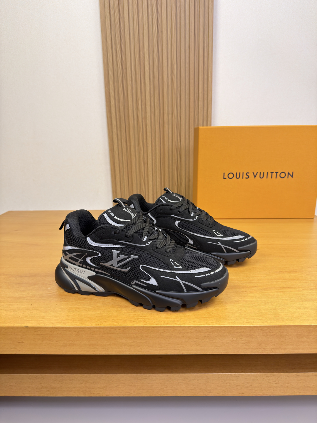 NO:832095,[Louis Vuitton] Louis Vuitton - high-end quality original single casual sports shoes - original brand environmentally friendly suede upper, brand high-mercerized hollow mesh canvas. Shoe body. Sewn brand totem, toe cap, heel. Silk-printed high-frequency brand logo - Inner brand canvas - Ultra-light original TPU foam rubber outsole; two-color molded outsole - Ultra-high quality control, fine workmanship highlighted (high-end, luxury, grade) -Size  39-44 (38,45, can be customized)·L0920,,louis vuitton,louis vuitton,sneakers19860909【Louis Vuitton】路易威登 -高端品质 原单·休闲运动鞋 -鞋面原版品牌环保反绒皮、品牌高丝光镂空网帆布.鞋身.车缝品牌图腾、鞋头.后跟.丝印高周波品牌logo -内里品牌帆布 -大底超轻原版TPU发泡.橡胶；双色成型大底 -超高品控·做工精细凸显(高端·贵气·档次) -Size 39-44（38,45,可订做)·L0920,,louis vuitton,louis vuitton,sneakers,Men's shoes
