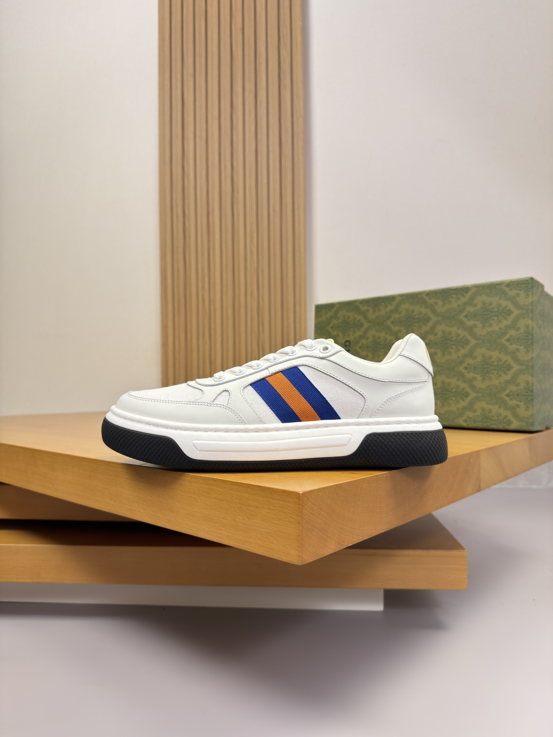 Gucci Style Leather Men's Shoes style reference detail image 5 from source 781402