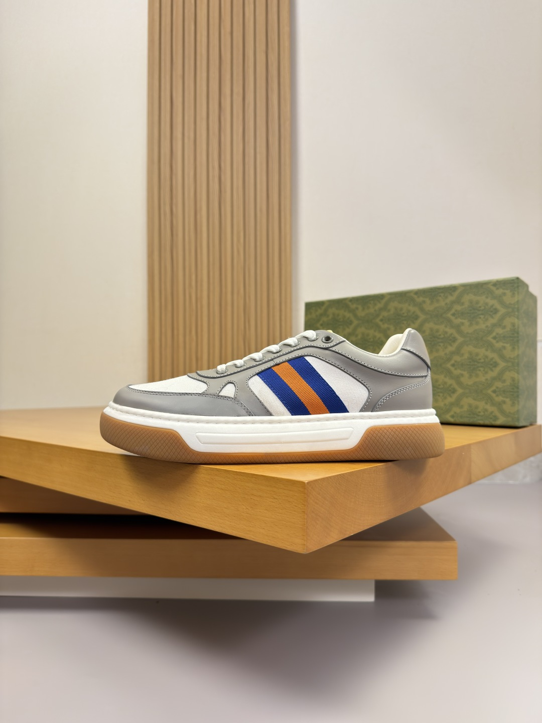 Gucci Style Leather Men's Shoes style reference detail image 5 from source 781404