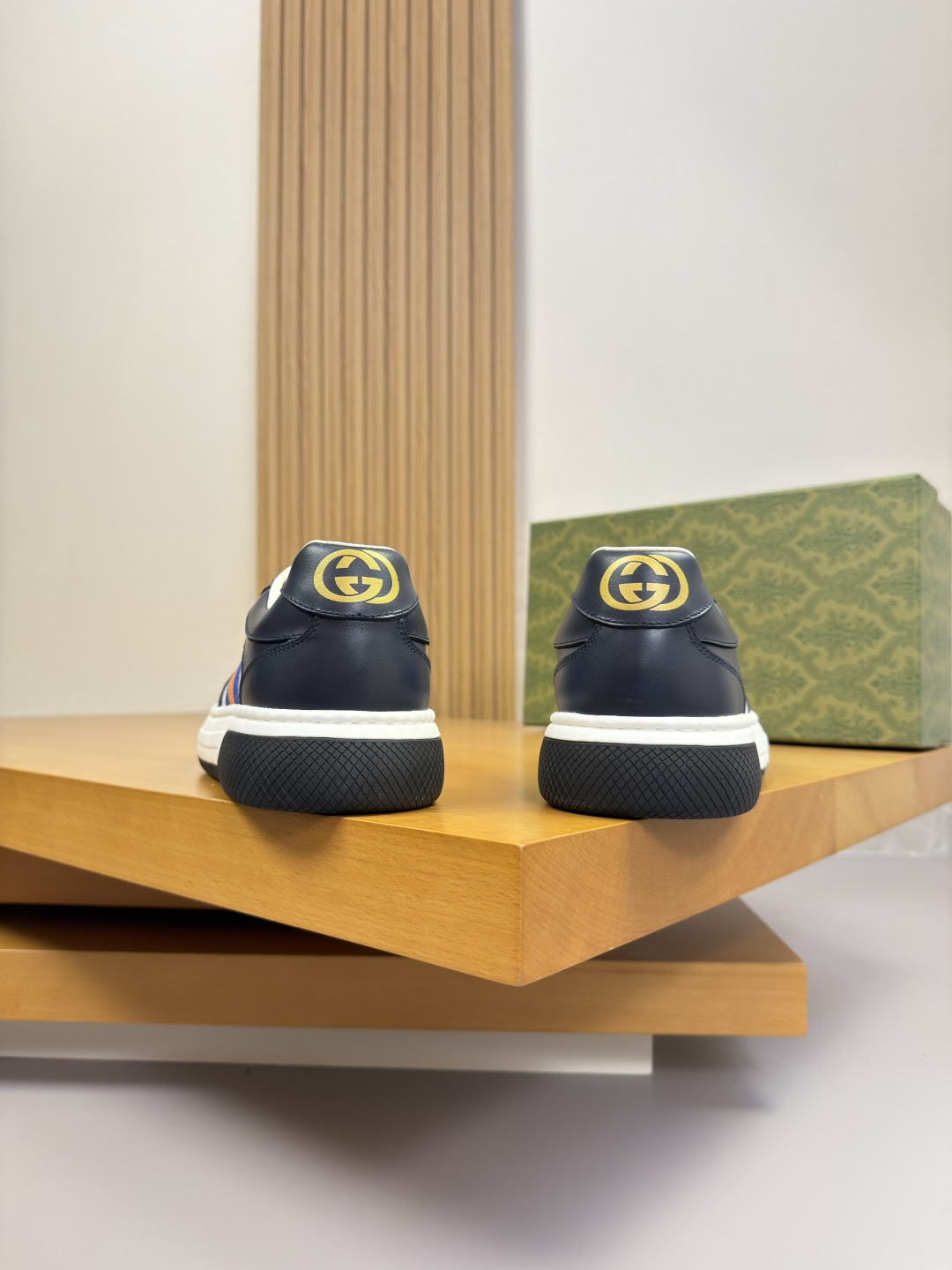 Gucci Style Leather Men's Shoes style reference detail image 8 from source 781409