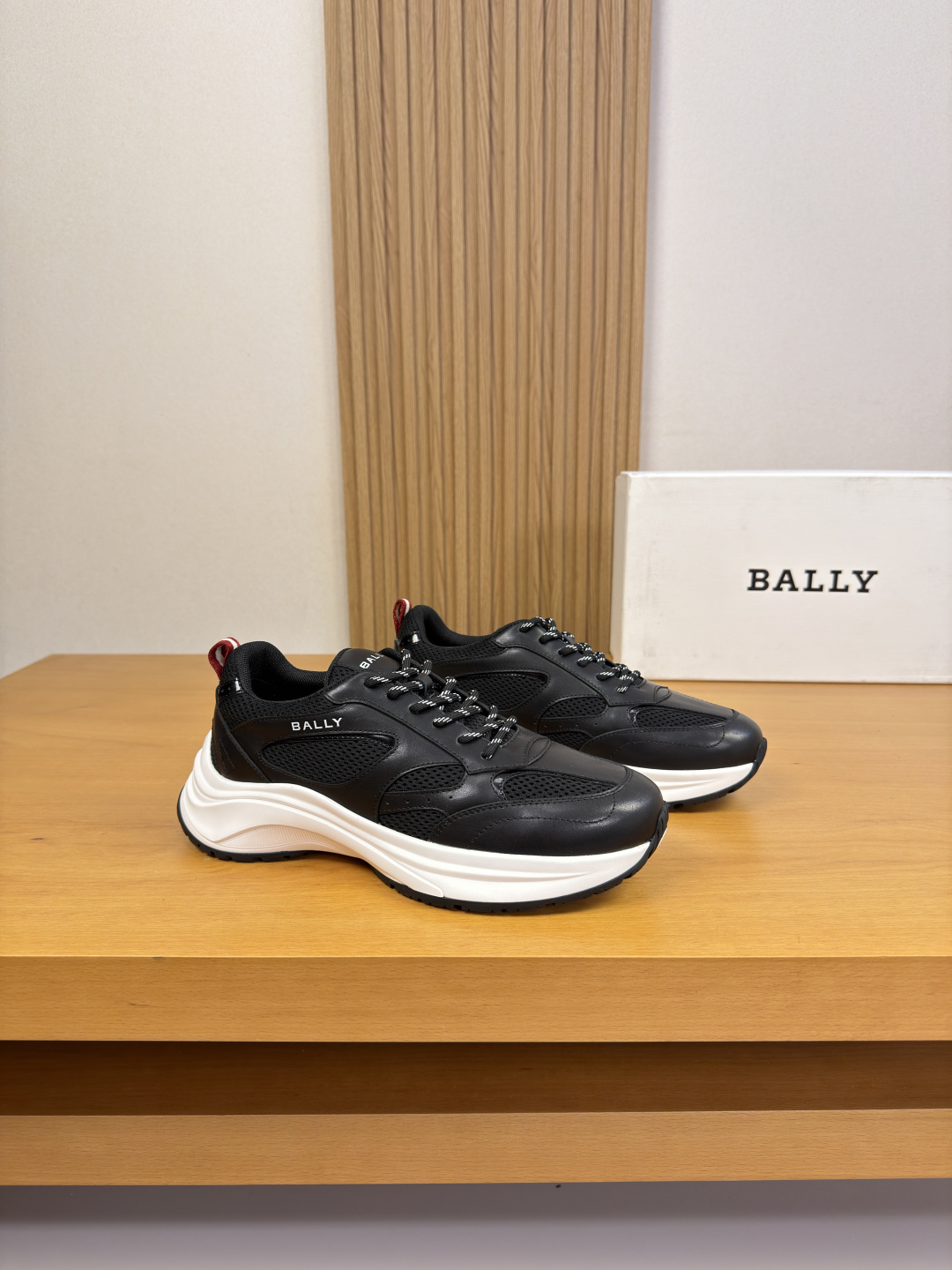 NO:831364,[Bally] Bally - high-end quality original casual sports shoes - upper Nappa calfskin, brand hollow high mercerized canvas, tongue, silk-screened brand logo, heel, brand webbing - lining water-dyed cowhide - outsole ultra-light TPU foam. rubber · combined molded two-color outsole - ultra-high quality control · fine workmanship highlighted (high-end, luxury, grade) -Size  38-44 (45. Can be customized)·0157,,bally,sneakers,cowhide19860909【Bally】巴利 -高端品质 原单·休闲运动鞋 -鞋面纳帕小牛皮、品牌镂空高丝光帆布、鞋舌.丝印品牌logo、后跟.品牌织带 -内里水染牛皮 -大底超轻TPU发泡.橡胶·组合成型双色大底 -超高品控·做工精细凸显(高端·贵气·档次) -Size 38-44（45.可订做)·0157,,bally,sneakers,cowhide,Men's shoes