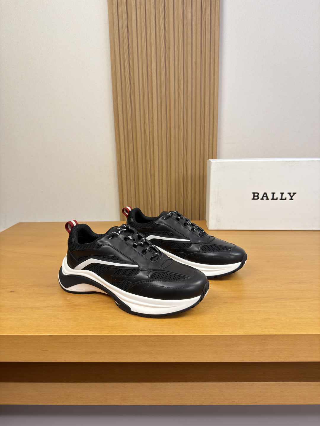 NO:831373,[Bally] Bally - High-end quality original casual sports shoes - Nappa calfskin upper, brand hollow high mercerized canvas, shoe body, sewn brand plastic module, tongue, silk-screened brand logo, heel. Brand webbing - Water-dyed cowhide lining - Ultra-light TPU foam outsole. Rubber, combined molded two-color outsole - Ultra-high quality control, fine workmanship highlighted (high-end, luxury, grade) -Size  38-44（45.可订做)·0157,,bally,sneakers,cowhide19860909【Bally】巴利 -高端品质 原单·休闲运动鞋 -鞋面纳帕小牛皮、品牌镂空高丝光帆布、鞋身.车缝品牌塑胶模块、鞋舌.丝印品牌logo、后跟.品牌织带 -内里水染牛皮 -大底超轻TPU发泡.橡胶·组合成型双色大底 -超高品控·做工精细凸显(高端·贵气·档次) -Size 38-44（45.可订做)·0157,,bally,sneakers,cowhide,Men's shoes