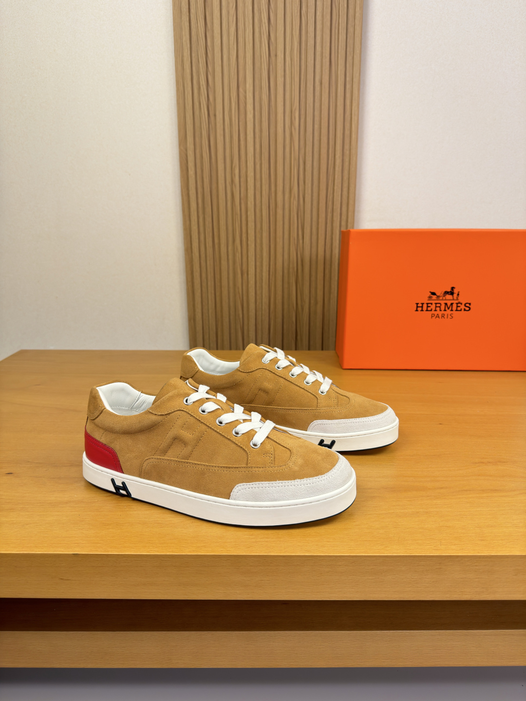NO:831648,[HERMES] Hermès - high-end quality original casual sports sneakers - original suede calfskin upper, shoe body. Sewn 'H' pattern - water-dyed cowhide inside - outsole ultra-light TPR. Rubber · two-color molded outsole - ultra-high quality control · fine workmanship (high-end, luxury, grade) -Size 38-44 (45, can be customized)·H0116,, hermes, hermes, cowhide19860909【 HERMES】爱马仕 -高端品质 原单·休闲运动板鞋 -鞋面原版反绒小牛皮、鞋身.车缝’H’图腾 -内里水染牛皮 -大底超轻TPR.橡胶·双色成型大底 -超高品控·做工精细凸显(高端·贵气·档次) -Size 38-44（45,可订做)·H0116,,hermes,hermes,cowhide,Men's shoes