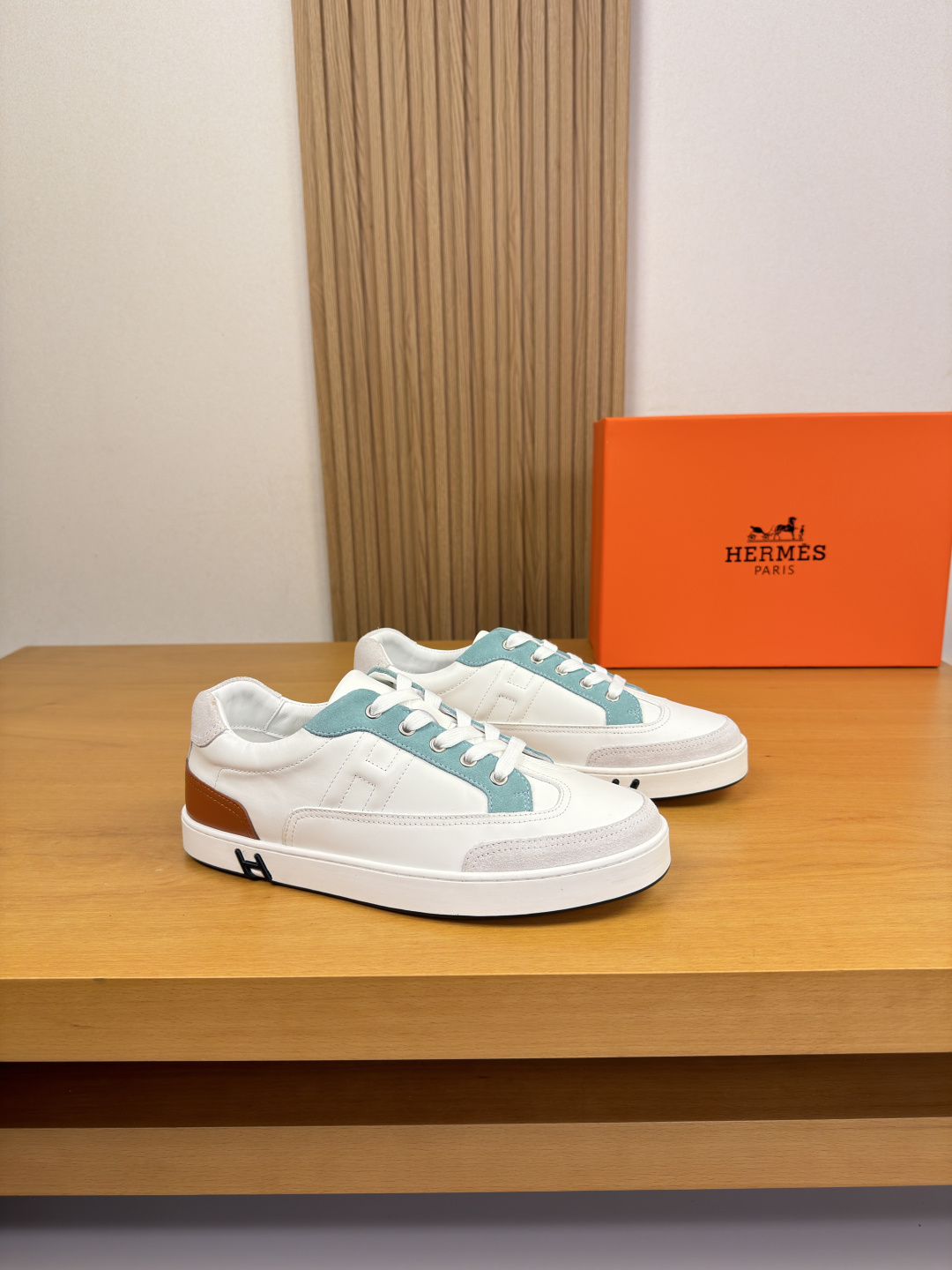 NO:831656,[HERMES] Hermès - high-end quality original casual sports sneakers - upper original nappa calfskin, suede calfskin, shoe body. Sewn 'H' pattern - water-dyed cowhide lining - outsole ultra-light TPR.  38-44 (45, can be customized)·H0116,,hermes,hermes,cowhide19860909【 HERMES】爱马仕 -高端品质 原单·休闲运动板鞋 -鞋面原版纳帕小牛皮、反绒小牛皮、鞋身.车缝’H’图腾 -内里水染牛皮 -大底超轻TPR.橡胶·双色成型大底 -超高品控·做工精细凸显(高端·贵气·档次) -Size 38-44（45,可订做)·H0116,,hermes,hermes,cowhide,Men's shoes
