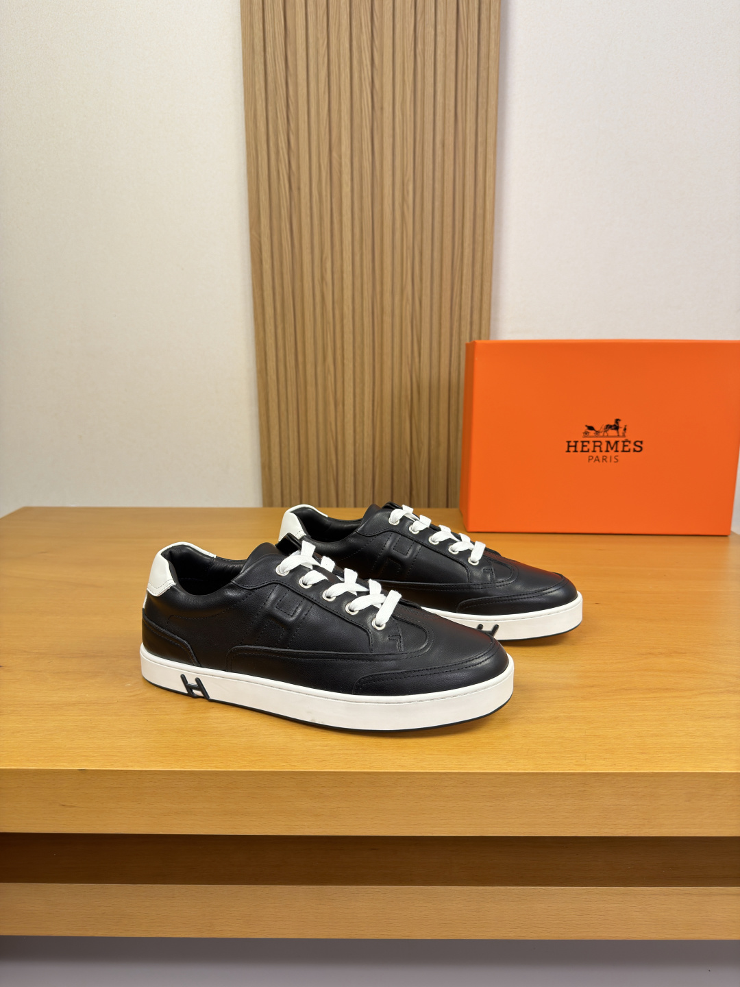 NO:831664,[HERMES] Hermès - high-end quality original casual sports sneakers - upper original Nappa calfskin, shoe body. Sewn 'H' pattern - water-dyed cowhide lining - outsole ultra-light TPR. Rubber · two-color molded outsole - ultra-high quality control · fine workmanship highlighted (high-end, luxury, grade) -Size 38-44 (45, can be customized)·H0116,, hermes, hermes, cowhide19860909【 HERMES】爱马仕 -高端品质 原单·休闲运动板鞋 -鞋面原版纳帕小牛皮、鞋身.车缝’H’图腾 -内里水染牛皮 -大底超轻TPR.橡胶·双色成型大底 -超高品控·做工精细凸显(高端·贵气·档次) -Size 38-44（45,可订做)·H0116,,hermes,hermes,cowhide,Men's shoes