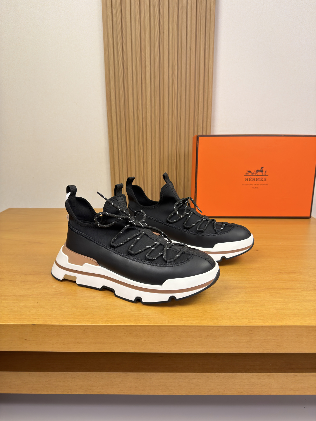 NO:831687,[HERMES] Hermès - high-end quality original casual sports sneakers - original nappa calfskin upper, branded stretch fabric, shoe body. Sewn brand webbing - water-dyed cowhide lining - ultra-light TPU foam outsole. Rubber · two-color molded outsole - ultra-high quality control · fine workmanship highlighted (high-end · luxury · grade) -Size  39-44 (38,45, can be customized)·H0509,,hermes,hermes,cowhide19860909【 HERMES】爱马仕 -高端品质 原单·休闲运动板鞋 -鞋面原版纳帕小牛皮、品牌弹力布匹、鞋身.车缝品牌织带 -内里水染牛皮 -大底超轻TPU发泡.橡胶·双色成型大底 -超高品控·做工精细凸显(高端·贵气·档次) -Size 39-44（38,45,可订做)·H0509,,hermes,hermes,cowhide,Men's shoes