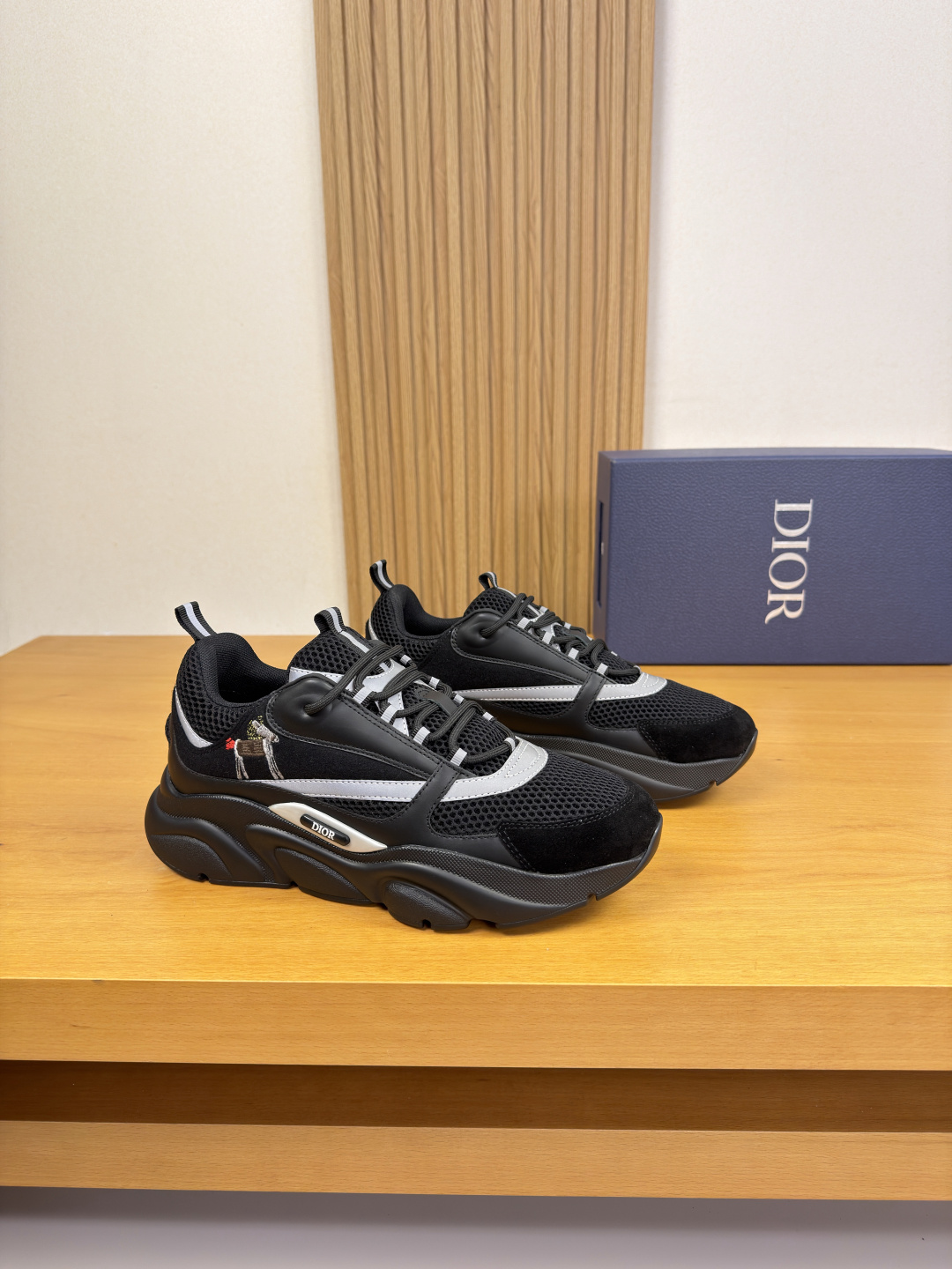 NO:831633,[Dior] Dior - high-end quality original casual sports shoes - upper Nappa calfskin, high-mercerized hollow mesh canvas, shoe body. embroidered brand totem 'horse' auspicious year, tongue. heel; reflective brand webbing - lining brand canvas - original ultra-light TPU foam rubber; two-color molded outsole - ultra-high quality control, fine workmanship highlighted (high-end, luxury, grade) -Size  39-44 (38, 45, 46, 47, can be customized)·D9285,,dior,dior,sneakers,cowhide19860909【 Dior】迪奥 -高端品质 原单·休闲运动鞋 -鞋面纳帕小牛皮、高丝光镂空网帆布匹、鞋身.刺绣品牌图腾‘马’年吉祥、鞋舌.后跟；反光品牌织带 -内里品牌帆布 -原版超轻TPU发泡·橡胶；双色成型大底 -超高品控·做工精细凸显(高端·贵气·档次) -Size 39-44（38、45、46,47,可订做)·D9285,,dior,dior,sneakers,cowhide,Men's shoes