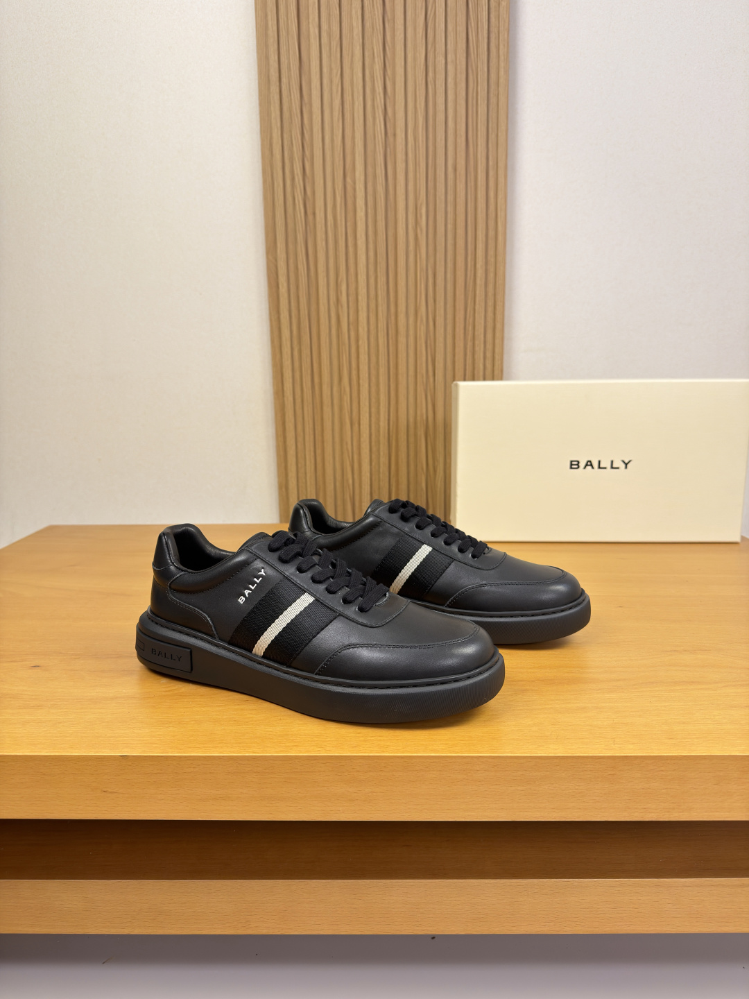 NO:832172,[BALLY] Bally - high-end quality original casual sports shoes - imported nappa calfskin upper, shoe body, sewn brand webbing, silk-screen high frequency brand logo, tongue, air pressure brand logo - water-dyed cowhide lining - outsole ultra-light TPU foam.  38-44 (45, can be customized)·BL0157,,bally,sneakers,cowhide19860909【 BALLY】巴利 -高端品质 原单·休闲运动鞋 -鞋面进口纳帕小牛皮、鞋身.车缝品牌织带.丝印高周波品牌logo、鞋舌.空压品牌logo -内里水染牛皮 -大底超轻TPU发泡.橡胶；组合成型大底 -超高品控·做工精细凸显(高端·贵气·档次) -Size 38-44（45,可订做)·BL0157,,bally,sneakers,cowhide,Men's shoes