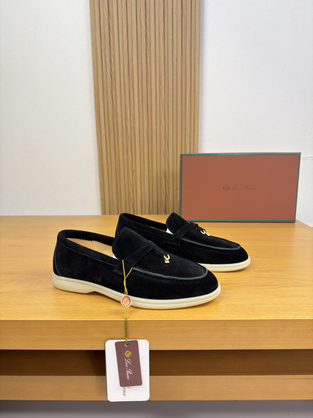 NO:832884,[Loro piana] LP Nuoyou Piana - high-end quality original single slip-on casual sports shoes - original high mercerized suede sheepskin leather on the upper, outer stitching, brand metal pendant cross-arm decoration, air-pressure brand logo on the heel - water-dyed cowhide inside  38-44 (45,46, can be customized).0121,,loro piana,loro piana,sneakers,cowhide,sheep19860909【Loro piana】LP诺悠翩雅  -高端品质 原单·休闲运动鞋一脚蹬 -鞋面原版高丝光反绒羊京皮、鞋丹.外合车缝线、品牌金属吊坠横担装饰、后跟空压品牌logo -内里水染牛皮 -大底超轻TPR·橡胶；成型大底 -超高品控·做工精细凸显(高端·贵气·档次) -Size 38-44（45,46,可订做).0121,,loro piana,loro piana,sneakers,cowhide,sheep,Men's shoes