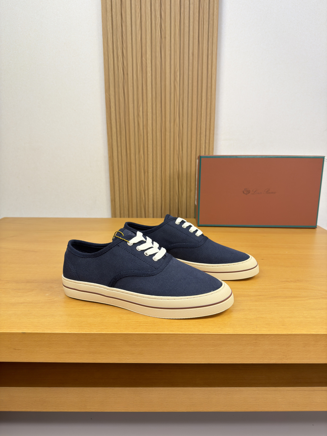 NO:832892,[Loro piana] LP Nuoyou Piana - High-end quality original casual sports sneakers - Original brand denim canvas on the upper. Car edge cloth strips, perfect splicing - Brand canvas on the lining - Ultra-light TPR rubber outsole; two-color molded outsole - Ultra-high quality control, fine workmanship (high-end, luxury, grade) -Size 38-44 (45, 46, can be customized).0121,, loro piana, loro piana19860909【Loro piana】LP诺悠翩雅  -高端品质 原单·休闲运动板鞋 -鞋面原版品牌牛仔帆布.车包边布条、完美拼接 -内里品牌帆布 -大底超轻TPR·橡胶；双色成型大底 -超高品控·做工精细凸显(高端·贵气·档次) -Size 38-44（45,46,可订做).0121,,loro piana,loro piana,Men's shoes