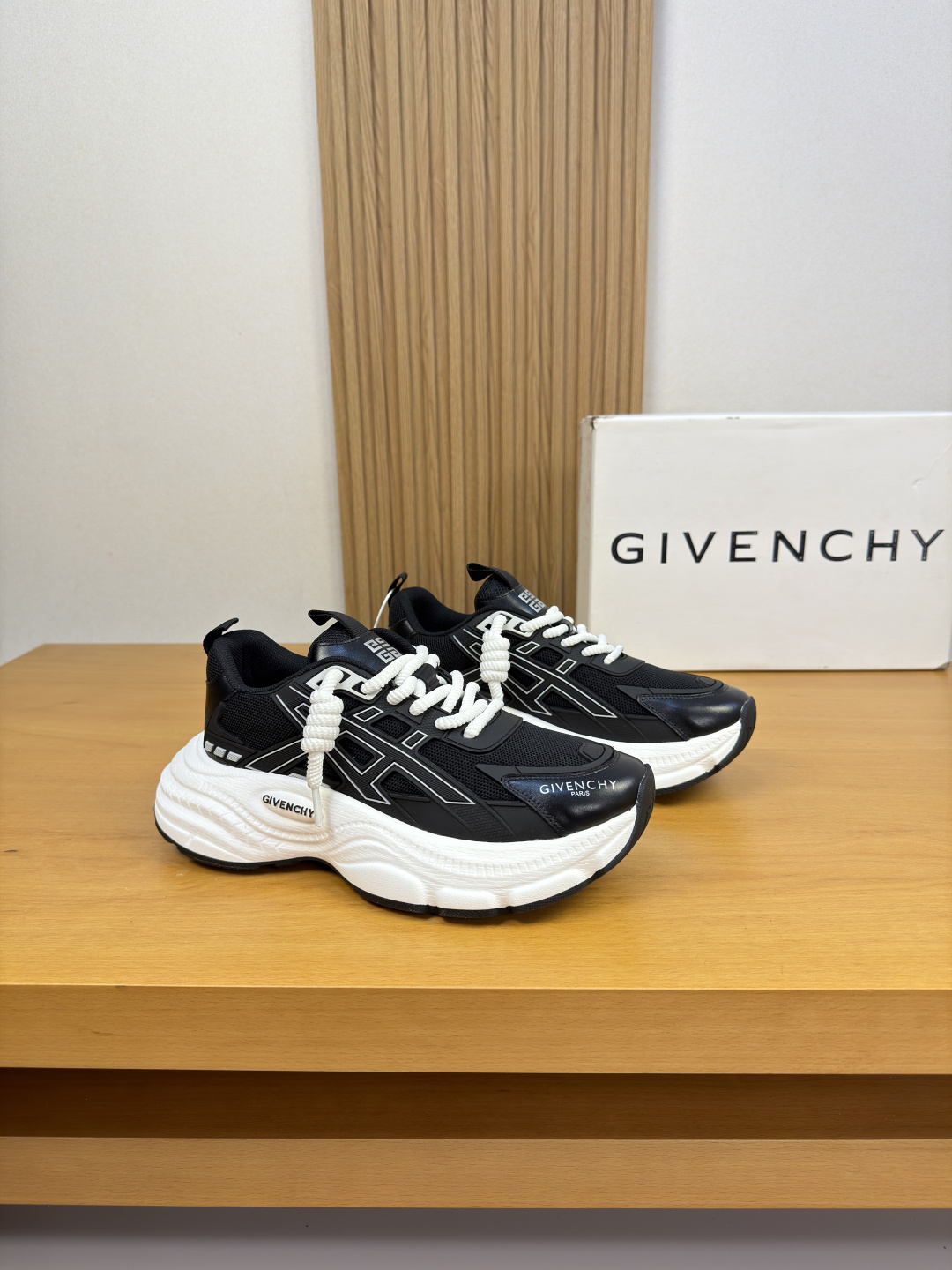NO:832908,[GIVENCHY] Givenchy - High-end quality original casual sports shoes - Upper; Nappa calfskin, suede calfskin, shoe body. Brand hollow mesh canvas. Sewn brand totem plastic module, tongue. Sewn brand totem cloth label - Inner brand canvas - Ultra-light TPU foam outsole. Rubber; two-color molded outsole - Ultra-high quality control, fine workmanship highlighted (high-end, luxury, grade) -Size  39-44 (38,45, can be customized)·GVC0756,,givenchy,givenchy,sneakers,cowhide19860909【GIVENCHY】纪梵希 -高端品质 原单·休闲运动鞋 -鞋面；纳帕小牛皮、反绒小牛皮、鞋身.品牌镂空网帆布.车缝品牌图腾塑胶模块、鞋舌.车缝品牌图腾布标 -内里品牌帆布 -大底超轻TPU发泡.橡胶；双色成型大底 -超高品控·做工精细凸显(高端·贵气·档次) -Size 39-44（38,45,可订做)·GVC0756,,givenchy,givenchy,sneakers,cowhide,Men's shoes