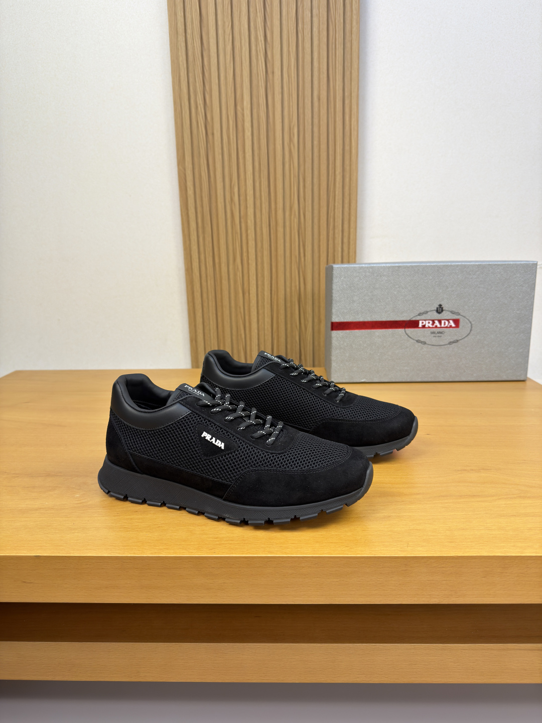 NO:833085,[PRADA] Prada - high-end quality original casual sports shoes - original high mercerized suede calfskin upper, brand high silk hollow mesh canvas, tongue, brand logo webbing, shoe body, sewn brand logo module, heel. Air-pressure brand logo - water-dyed cowhide inside - outsole ultra-light TPU foam rubber; two-color molded outsole - ultra-high quality control, fine workmanship highlighted (high-end, luxury, grade) -Size  39-44 (38, 45, 46, can be customized)·FR0513,, prada, prada, sneakers, cowhide19860909【 PRADA】普拉达 -高端品质 原单·休闲运动鞋 -鞋面原版高丝光反绒小牛皮、品牌高丝镂空网帆布、鞋舌.品牌Logo织带、鞋身.车缝品牌logo模块、后跟.空压品牌logo -内里水染牛皮 -大底超轻TPU发泡·橡胶; 双色成型大底 -超高品控·做工精细凸显(高端·贵气·档次) -Size 39-44（38,45,46,可订做)·FR0513,,prada,prada,sneakers,cowhide,Men's shoes