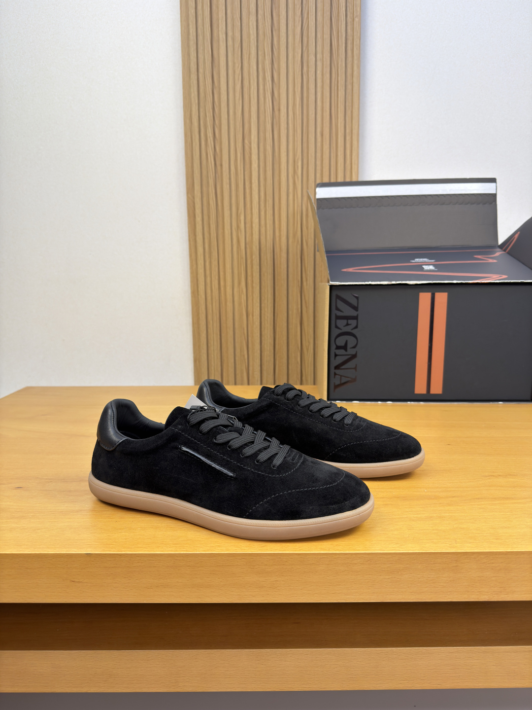 NO:833715,[Zegna] Ermenegildo Zegna - high-end quality original casual sports sneakers - original high mercerized suede calfskin on the upper, air-pressure brand logo on the tongue, shoe body. External stitching - water-dyed cowhide on the inside - ultra-light TPR outsole · rubber molded outsole - ultra-high quality control · fine workmanship highlighted (high-end · luxury · grade) -Size:  39-44 (38,45, can be customized)·Z0126,,zegna,cowhide19860909【Zegna】杰尼亚 -高端品质 原单·休闲运动板鞋 -鞋面原版高丝光反绒小牛皮、鞋舌空压品牌logo、鞋身.外合车缝线 -内里水染牛皮 -大底超轻TPR·橡胶成型大底 -超高品控·做工精细凸显(高端·贵气·档次) -Size: 39-44（38,45,可订做)·Z0126,,zegna,cowhide,Men's shoes