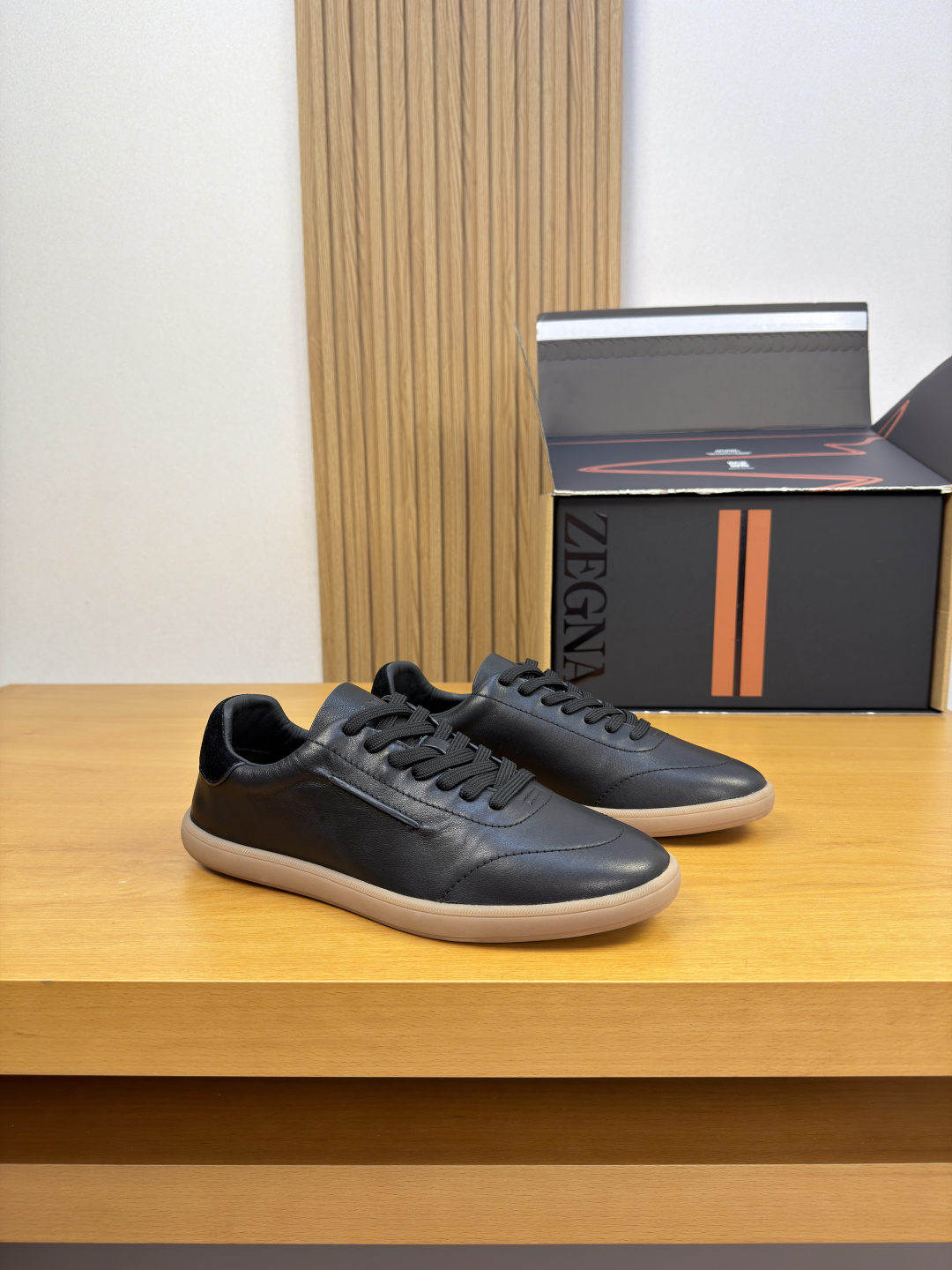 NO:833723,[Zegna] Ermenegildo Zegna - High-end quality original casual sports sneakers - Original suede calfskin upper, Nappa calfskin, air-pressure brand logo on the tongue, shoe body. External stitching - Water-dyed cowhide inside - Ultra-light TPR outsole·Rubber molded outsole -Super high quality control·Fine workmanship highlighted (high-end·luxury·grade) -Size:  39-44 (38,45, can be customized)·Z0126,,zegna,cowhide19860909【Zegna】杰尼亚 -高端品质 原单·休闲运动板鞋 -鞋面原版反绒小牛皮、纳帕小牛皮、鞋舌空压品牌logo、鞋身.外合车缝线 -内里水染牛皮 -大底超轻TPR·橡胶成型大底 -超高品控·做工精细凸显(高端·贵气·档次) -Size: 39-44（38,45,可订做)·Z0126,,zegna,cowhide,Men's shoes