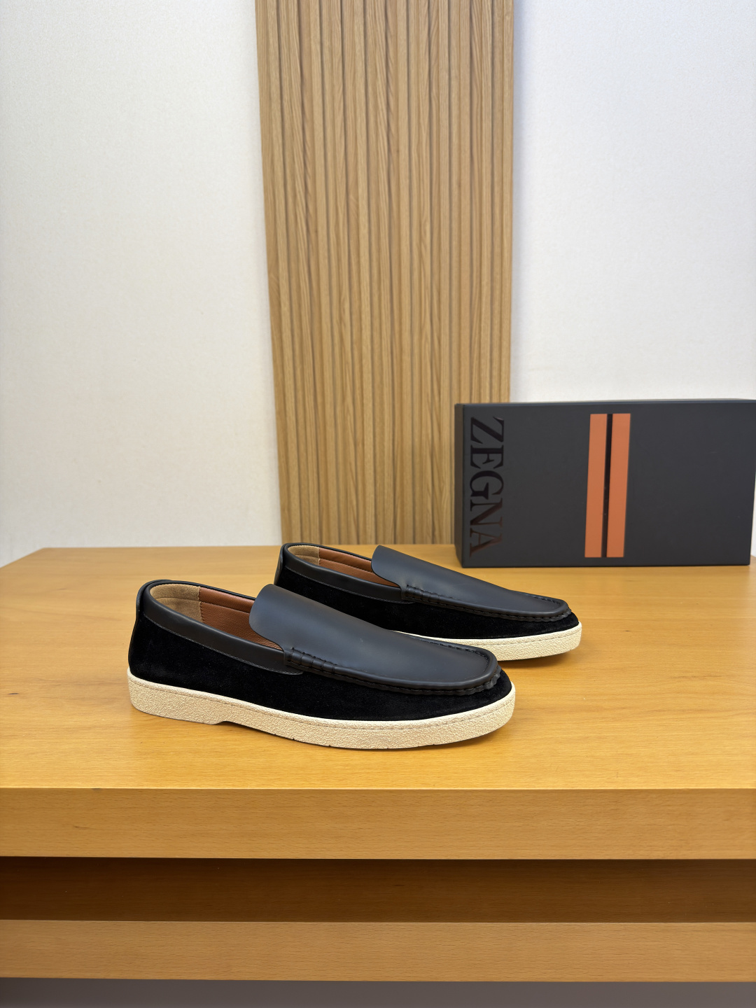 NO:833739,[Zegna] Ermenegildo Zegna - high-end quality original casual sports sneakers - original nappa calfskin upper, suede calfskin, hand-stitched mark thread on the upper, hand-painted edge technology, lazy wear and take off pedal bicycle - water-dyed cowhide inside - ultra-light TPR outsole · rubber molded outsole - ultra-high quality control · fine workmanship highlighted (high-end, luxury, grade) -Size:  39-44 (38,45, can be customized)·Z0112,,zegna,cowhide19860909【Zegna】杰尼亚 -高端品质 原单·休闲运动板鞋 -鞋面原版纳帕小牛皮、反绒小牛皮、鞋丹手工串缝马克线、手工涂边工艺、懒人穿脱一脚蹬自行车 -内里水染牛皮 -大底超轻TPR·橡胶成型大底 -超高品控·做工精细凸显(高端·贵气·档次) -Size: 39-44（38,45,可订做)·Z0112,,zegna,cowhide,Men's shoes