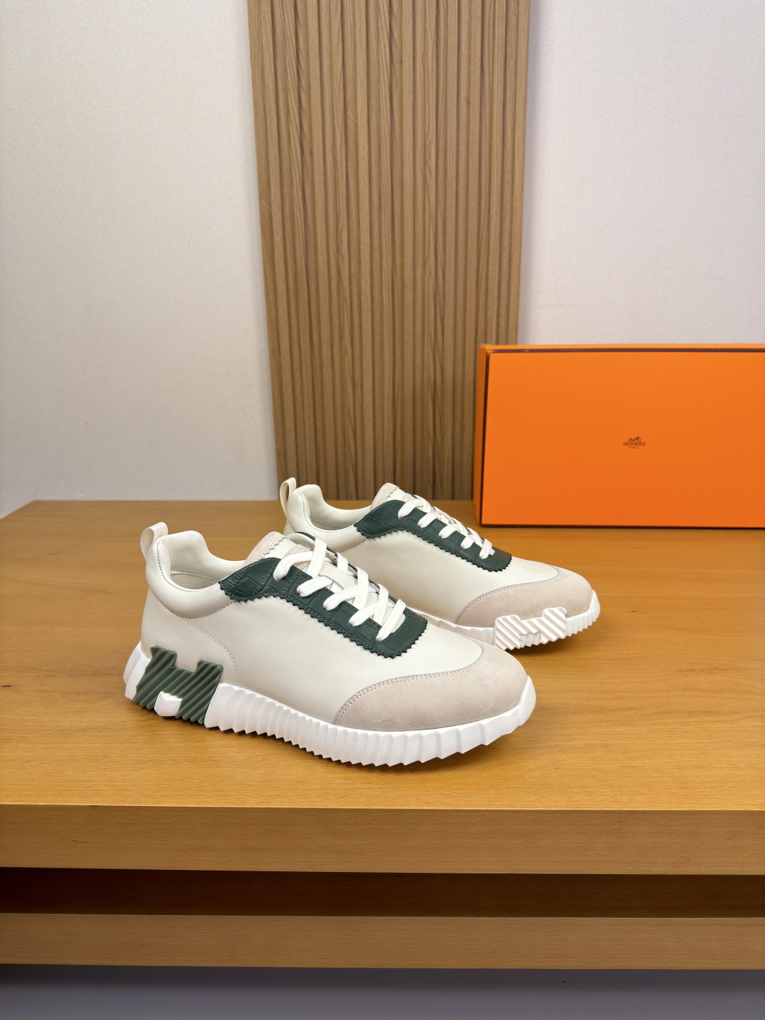NO:833700,[HERMES] Hermès - High-end quality original casual sports shoes - Original nappa calfskin upper, stone pattern cowhide, high mercerized sheep suede, tongue, air pressure brand logo, heel. Brand webbing - Water-dyed cowhide inside - Outsole ultra-light TPU foam and rubber combined molding two-color outsole - Ultra-high quality control, fine workmanship highlighted (high-end, luxury, grade) -Size  39-44 (38, 45, 46, can be customized)·H5977,,hermes,hermes,sneakers,cowhide19860909【 HERMES】爱马仕 -高端品质 原单·休闲运动鞋 -鞋面原版纳帕小牛皮、石头纹牛皮、高丝光羊反绒、鞋舌.空压品牌logo、后跟.品牌织带 -内里水染牛皮 -大底超轻TPU发泡·橡胶组合成型双色大底 -超高品控·做工精细凸显(高端·贵气·档次) -Size 39-44（38,45,46,可订做)·H5977,,hermes,hermes,sneakers,cowhide,Men's shoes