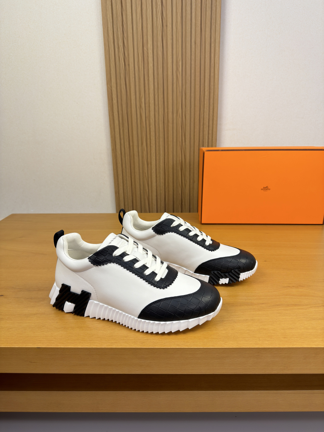 NO:833707,[HERMES] Hermès - High-end quality original casual sports shoes - Original nappa calfskin upper, stone pattern cowhide, tongue, air pressure brand logo, heel. Brand webbing - Water-dyed cowhide inside - Outsole ultra-light TPU foam and rubber combined molding two-color outsole - Ultra-high quality control, fine workmanship highlighted (high-end, luxury, grade) -Size  39-44 (38, 45, 46, can be customized)·H5977,,hermes,hermes,sneakers,cowhide19860909【 HERMES】爱马仕 -高端品质 原单·休闲运动鞋 -鞋面原版纳帕小牛皮、石头纹牛皮、鞋舌.空压品牌logo、后跟.品牌织带 -内里水染牛皮 -大底超轻TPU发泡·橡胶组合成型双色大底 -超高品控·做工精细凸显(高端·贵气·档次) -Size 39-44（38,45,46,可订做)·H5977,,hermes,hermes,sneakers,cowhide,Men's shoes