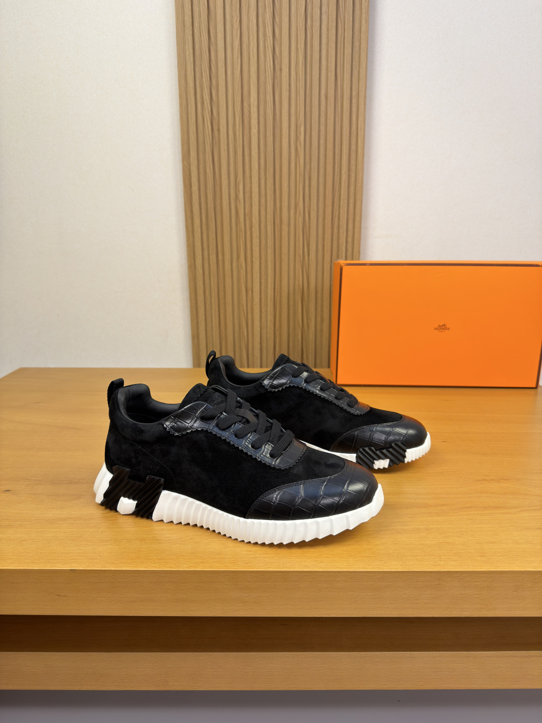 NO:833721,[HERMES] Hermès - high-end quality original casual sports shoes - original stone grain cowhide on the upper, high mercerized suede calfskin, tongue, air pressure brand logo, heel. Brand webbing - water-dyed cowhide inside - outsole ultra-light TPU foam, rubber combined molding two-color outsole - ultra-high quality control, fine workmanship highlighted (high-end, luxury, grade) -Size  39-44 (38, 45, 46, can be customized)·H5977,,hermes,hermes,sneakers,cowhide19860909【 HERMES】爱马仕 -高端品质 原单·休闲运动鞋 -鞋面原版石头纹牛皮、高丝光反绒小牛皮、鞋舌.空压品牌logo、后跟.品牌织带 -内里水染牛皮 -大底超轻TPU发泡·橡胶组合成型双色大底 -超高品控·做工精细凸显(高端·贵气·档次) -Size 39-44（38,45,46,可订做)·H5977,,hermes,hermes,sneakers,cowhide,Men's shoes