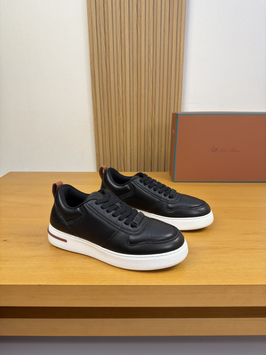 NO:834499,[Loro piana] Loro Piana LP - high-end quality original casual sports shoes - original nappa calfskin upper, pebbled calfskin, tongue, air-pressured brand plastic logo, heel. Brand logo leather strip - brand canvas lining, feet; water-dyed cowhide - outsole ultra-light TPU foam rubber; two-color molded outsole - ultra-high quality control, fine workmanship highlighted (high-end, luxury, grade) -Size  39-44 (38, 45, 46, can be customized)·L,,loro piana,loro piana,sneakers,cowhide19860909【Loro piana】诺悠翩雅LP  -高端品质 原单·休闲运动鞋 -鞋面原版纳帕小牛皮、荔纹小牛皮、鞋舌.空压品牌塑胶logo、后跟.品牌Logo皮条 -内里品牌帆布,垫脚；水染牛皮 -大底超轻TPU发泡·橡胶；双色成型大底 -超高品控·做工精细凸显(高端·贵气·档次) -Size 39-44（38,45,46,可订做)·L,,loro piana,loro piana,sneakers,cowhide,Men's shoes