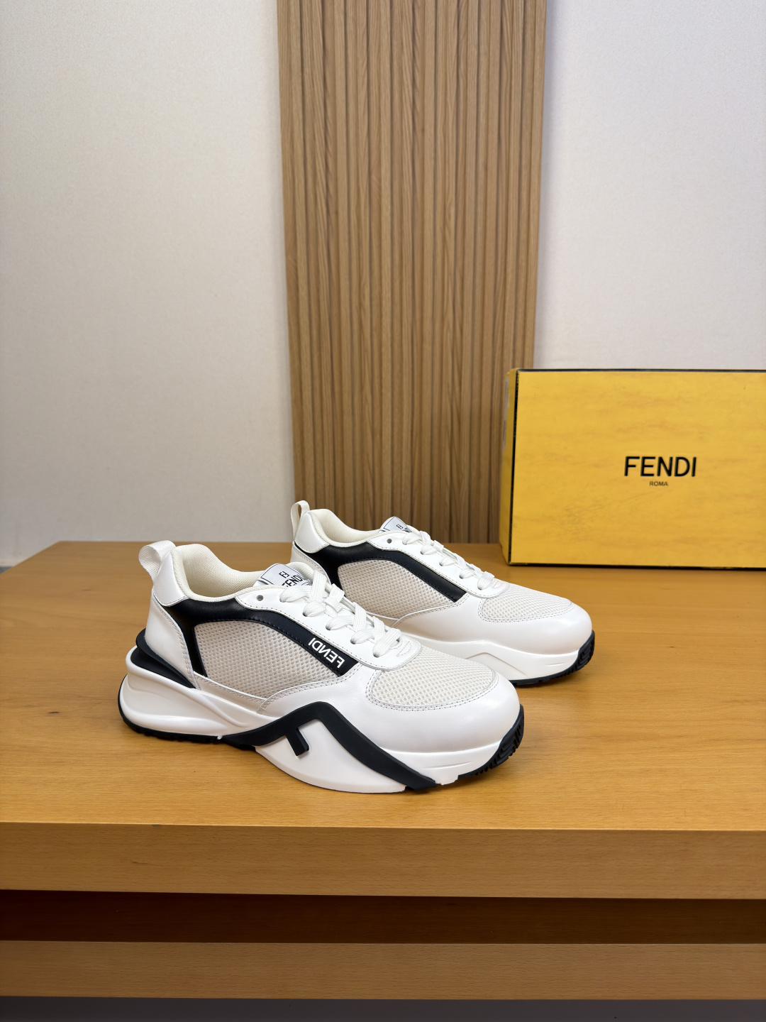 NO:850026,[FENDI] Fendi - High-end quality original casual sports shoes - Nappa calfskin upper, brand hollow mesh canvas, shoe body. Silk screen brand logo, tongue. Brand logo cloth label, heel. Brand webbing - Lining canvas cloth - Outsole Ultra-light TPU foam·rubber; Combined two-color outsole -Super high quality control·Fine workmanship highlights (high-end·luxury·grade) -Size  39-44 (38,45, can be customized)·FD0186,,fendi,fendi,sneakers,cowhide19860909【FENDI】芬迪 -高端品质 原单·休闲运动鞋 -鞋面纳帕小牛皮、品牌镂空网帆布、鞋身.丝印品牌logo、鞋舌.品牌logo布标、后跟.品牌织带 -内里帆布布匹 -大底 超轻TPU发泡·橡胶; 组合成型双色大底 -超高品控·做工精细凸显(高端·贵气·档次) -Size 39-44（38,45,可订做)·FD0186,,fendi,fendi,sneakers,cowhide,Men's shoes
