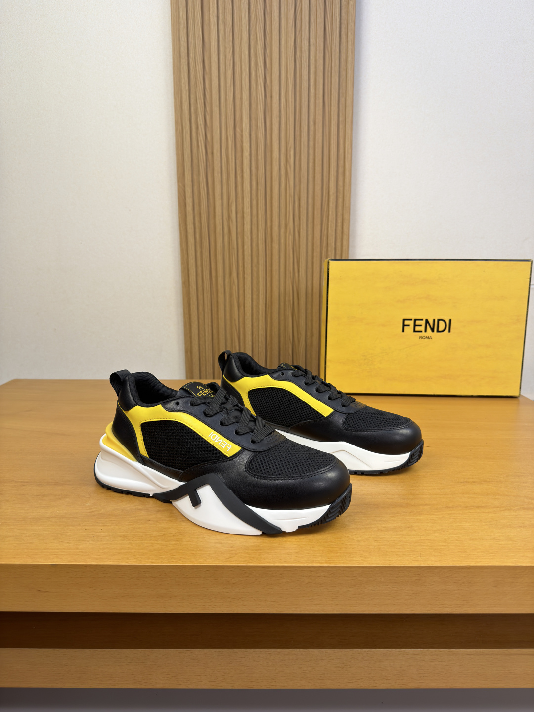 NO:834504,[FENDI] Fendi - High-end quality original casual sports shoes - Nappa calfskin upper, brand hollow mesh canvas, shoe body. Silk screen brand logo, tongue. Brand logo cloth label, heel. Brand webbing - Lining canvas cloth - Outsole Ultra-light TPU foam·rubber; Combined two-color outsole -Super high quality control·Fine workmanship highlights (high-end·luxury·grade) -Size  39-44 (38,45, can be customized)·FD0186,,fendi,fendi,sneakers,cowhide19860909【FENDI】芬迪 -高端品质 原单·休闲运动鞋 -鞋面纳帕小牛皮、品牌镂空网帆布、鞋身.丝印品牌logo、鞋舌.品牌logo布标、后跟.品牌织带 -内里帆布布匹 -大底 超轻TPU发泡·橡胶; 组合成型双色大底 -超高品控·做工精细凸显(高端·贵气·档次) -Size 39-44（38,45,可订做)·FD0186,,fendi,fendi,sneakers,cowhide,Men's shoes