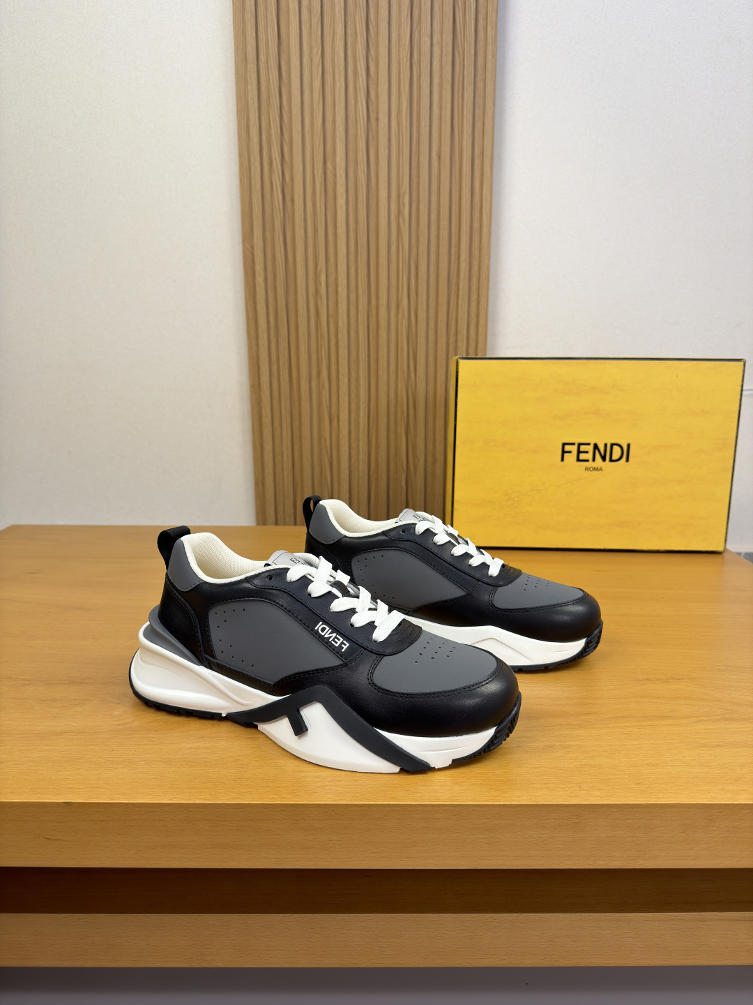 NO:834513,[FENDI] Fendi - High-end quality original casual sports shoes - Nappa calfskin upper, shoe body, silk screen brand logo, tongue, brand logo cloth label, heel. Brand webbing - Canvas fabric lining - Outsole Ultra-light TPU foam rubber; combined molded two-color outsole - Super high quality control, fine workmanship highlighted (high-end, luxury, grade) -Size  39-44 (38,45, can be customized)·FD0186,,fendi,fendi,sneakers,cowhide19860909【FENDI】芬迪 -高端品质 原单·休闲运动鞋 -鞋面纳帕小牛皮、鞋身.丝印品牌logo、鞋舌.品牌logo布标、后跟.品牌织带 -内里帆布布匹 -大底 超轻TPU发泡·橡胶; 组合成型双色大底 -超高品控·做工精细凸显(高端·贵气·档次) -Size 39-44（38,45,可订做)·FD0186,,fendi,fendi,sneakers,cowhide,Men's shoes