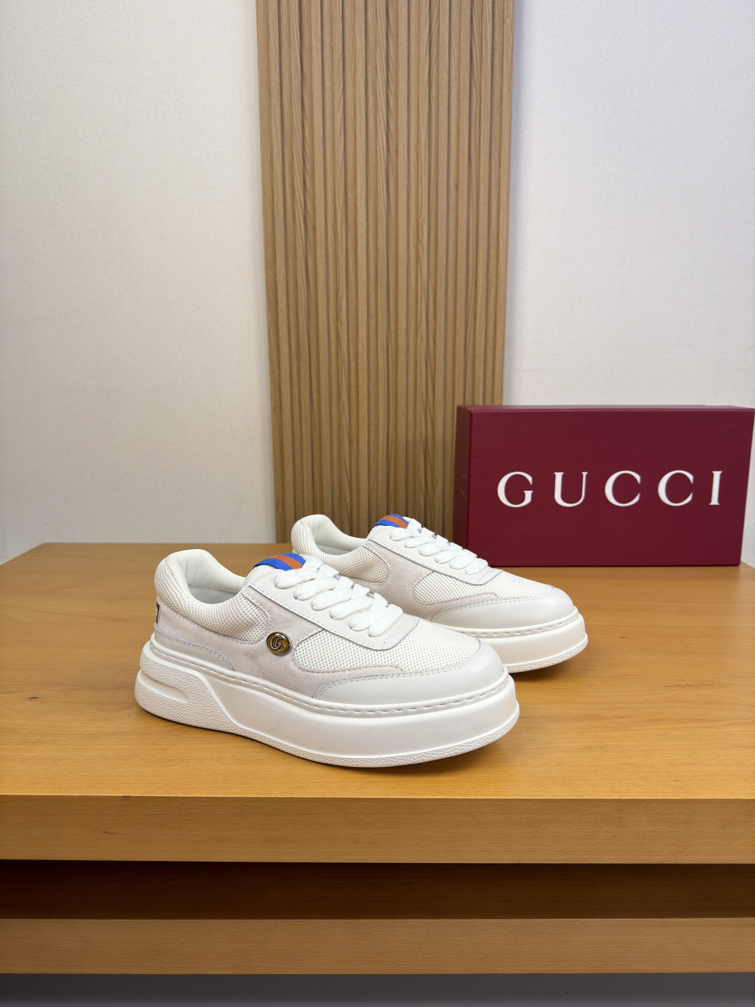 NO:834520,[GUCCI] Gucci - high-end quality original casual sports shoes - upper Nappa calfskin, suede calfskin, brand mesh, shoe body. Brand metal cat eye fasteners, tongue sewn brand cloth label, heel. Sewing brand LOGO - lining brand canvas, foot pads; water-dyed cowhide - outsole ultra-light TPU foam; molded outsole - ultra-high quality control, fine workmanship highlighted (high-end, luxury, grade) -Size  39-44 (38,45, can be customized)·G0180,,gucci,gucci,sneakers,cowhide19860909【GUCCI】古驰 -高端品质 原单·休闲运动鞋 -鞋面纳帕小牛皮、反绒小牛皮、品牌网布、鞋身.品牌金属猫眼扣件、鞋舌车缝品牌布标、后跟.车缝品牌LOGO标识 -内里品牌帆布,垫脚；水染牛皮 -大底超轻TPU发泡；成型大底 -超高品控·做工精细凸显(高端·贵气·档次) -Size 39-44（38,45,可订做)·G0180,,gucci,gucci,sneakers,cowhide,Men's shoes