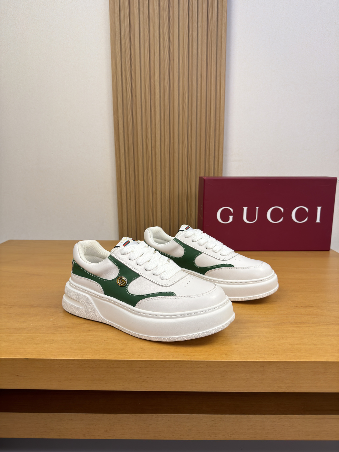 NO:834529,[GUCCI] Gucci - high-end quality original casual sports shoes - upper Nappa calfskin, suede calfskin, perforated calfskin, shoe body. Branded metal cat-eye fasteners, tongue sewn brand cloth label, heel. Sewn brand LOGO logo - lining brand canvas, foot pads; water-dyed cowhide - outsole ultra-light TPU foam; molded outsole - ultra-high quality control, fine workmanship highlighted (high-end, luxury, grade) -Size  39-44 (38,45, can be customized)·G0180,,gucci,gucci,sneakers,cowhide19860909【GUCCI】古驰 -高端品质 原单·休闲运动鞋 -鞋面纳帕小牛皮、反绒小牛皮、打孔小牛皮、鞋身.品牌金属猫眼扣件、鞋舌车缝品牌布标、后跟.车缝品牌LOGO标识 -内里品牌帆布,垫脚；水染牛皮 -大底超轻TPU发泡；成型大底 -超高品控·做工精细凸显(高端·贵气·档次) -Size 39-44（38,45,可订做)·G0180,,gucci,gucci,sneakers,cowhide,Men's shoes