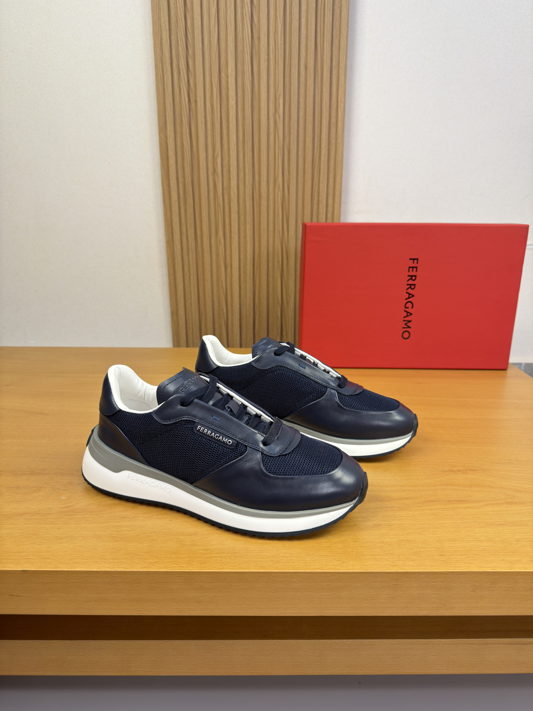 NO:850052,[Ferragamo] Ferragamo - high-end quality original casual sports shoes - upper Nappa calfskin, brand mesh canvas fabric, shoe body. Silk screen printing logo, tongue. Air pressure brand logo - water-dyed cowhide lining - outsole ultra-light TPU foam rubber; two-color molded outsole - ultra-high quality control and fine workmanship (high-end, luxury, grade) -Size  38-44 (45, 46, can be customized)·FR0157,,ferragamo,ferragamo,sneakers,cowhide19860909【 Ferragamo】菲拉格慕 -高端品质 原单·休闲运动鞋 -鞋面纳帕小牛皮、品牌网帆布布匹、鞋身.丝印丝印logo、鞋舌.空压品牌logo -内里水染牛皮 -大底超轻TPU发泡·橡胶; 双色成型大底 -超高品控·做工精细凸显(高端·贵气·档次) -Size 38-44（45,46,可订做)·FR0157,,ferragamo,ferragamo,sneakers,cowhide,Men's shoes