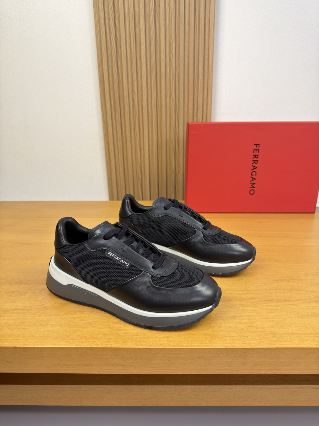 NO:834544,[Ferragamo] Ferragamo - high-end quality original casual sports shoes - upper Nappa calfskin, brand mesh canvas fabric, shoe body. Silk screen printing logo, tongue. Air pressure brand logo - water-dyed cowhide lining - outsole ultra-light TPU foam rubber; two-color molded outsole - ultra-high quality control and fine workmanship (high-end, luxury, grade) -Size  38-44 (45, 46, can be customized)·FR0157,,ferragamo,ferragamo,sneakers,cowhide19860909【 Ferragamo】菲拉格慕 -高端品质 原单·休闲运动鞋 -鞋面纳帕小牛皮、品牌网帆布布匹、鞋身.丝印丝印logo、鞋舌.空压品牌logo -内里水染牛皮 -大底超轻TPU发泡·橡胶; 双色成型大底 -超高品控·做工精细凸显(高端·贵气·档次) -Size 38-44（45,46,可订做)·FR0157,,ferragamo,ferragamo,sneakers,cowhide,Men's shoes