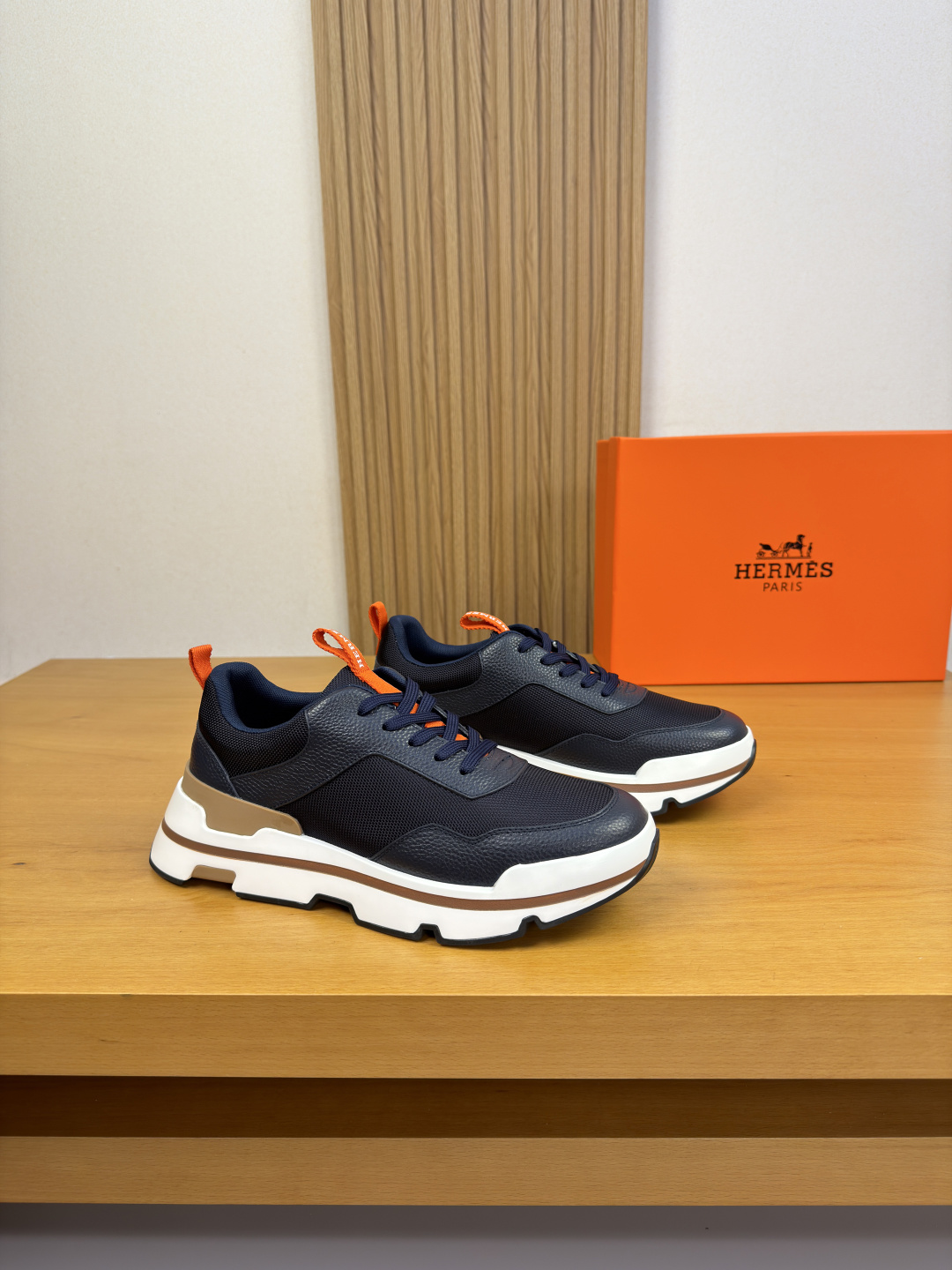 NO:850072,[HERMES] Hermès - High-end quality original casual sports shoes - Pebbled calfskin upper, brand high mercerized canvas, tongue, heel, brand logo webbing - Water-dyed cowhide lining - Ultra-light TPU foam rubber outsole; two-color molded outsole - Ultra-high quality control, fine workmanship highlighted (high-end, luxury, grade) -Size  39-44 (38,45, can be customized)·H0118,,hermes,hermes,sneakers,cowhide19860909【 HERMES】爱马仕 -高端品质 原单·休闲运动鞋 -鞋面荔纹小牛皮、品牌高丝光帆布、鞋舌.后跟.品牌logo织带 -内里水染牛皮 -大底超轻TPU发泡·橡胶；双色成型大底 -超高品控·做工精细凸显(高端·贵气·档次) -Size 39-44（38,45,可订做)·H0118,,hermes,hermes,sneakers,cowhide,Men's shoes