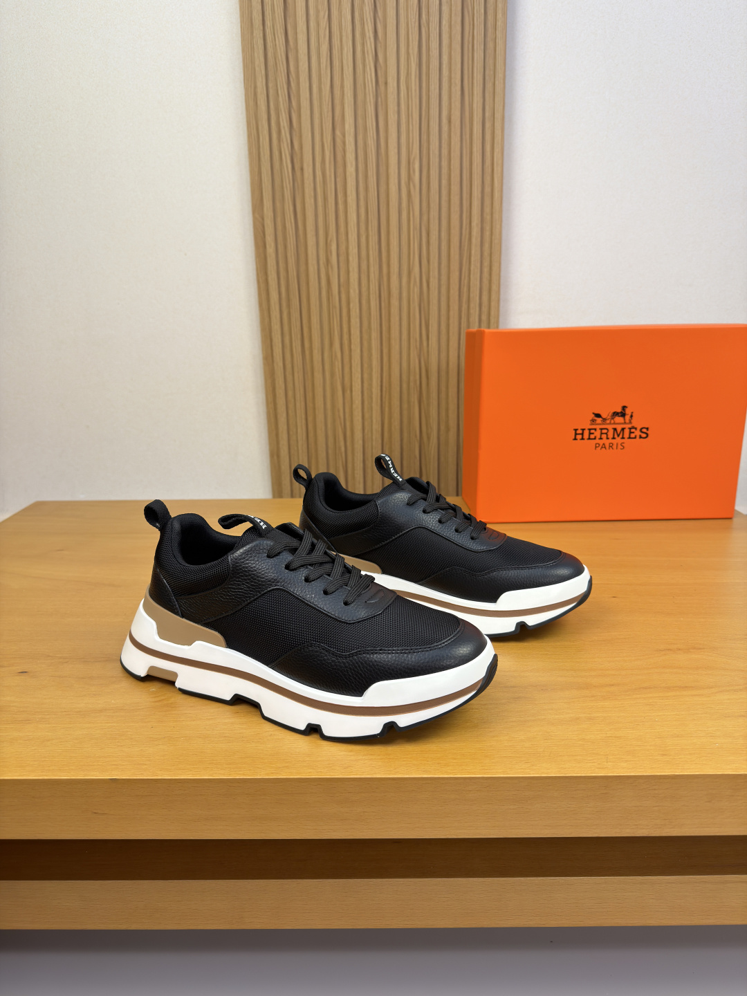 NO:834562,[HERMES] Hermès - High-end quality original casual sports shoes - Pebbled calfskin upper, brand high mercerized canvas, tongue, heel, brand logo webbing - Water-dyed cowhide lining - Ultra-light TPU foam rubber outsole; two-color molded outsole - Ultra-high quality control, fine workmanship highlighted (high-end, luxury, grade) -Size  39-44（38,45,可订做)·H0118,,hermes,hermes,sneakers,cowhide19860909【 HERMES】爱马仕 -高端品质 原单·休闲运动鞋 -鞋面荔纹小牛皮、品牌高丝光帆布、鞋舌.后跟.品牌logo织带 -内里水染牛皮 -大底超轻TPU发泡·橡胶；双色成型大底 -超高品控·做工精细凸显(高端·贵气·档次) -Size 39-44（38,45,可订做)·H0118,,hermes,hermes,sneakers,cowhide,Men's shoes