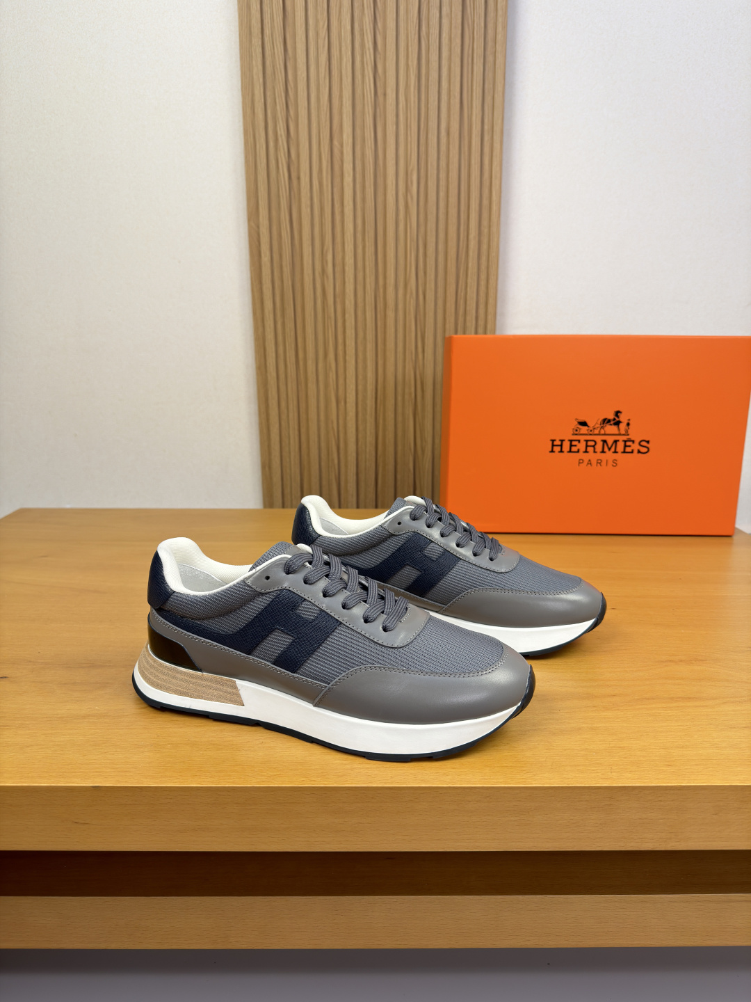 NO:850799,[HERMES] Hermès - high-end quality original casual sports shoes - original nappa calfskin, brand high mercerized canvas, shoe body sewn with 'H' totem, tongue. Air pressure brand logo - water-dyed cowhide lining - outsole original TPR rubber; two-color molded outsole - ultra-high quality control, fine workmanship highlighted (high-end, luxury, grade) -Size  38-44 (45, 46, can be customized)·0157,,hermes,hermes,sneakers,cowhide19860909【 HERMES】爱马仕 -高端品质 原单·休闲运动鞋 -原版纳帕小牛皮、品牌高丝光帆布、鞋身车缝’H‘图腾、鞋舌.空压品牌logo -内里水染牛皮 -大底原版TPR·橡胶；双色成型大底 -超高品控·做工精细凸显(高端·贵气·档次) -Size 38-44（45,46,可订做)·0157,,hermes,hermes,sneakers,cowhide,Men's shoes