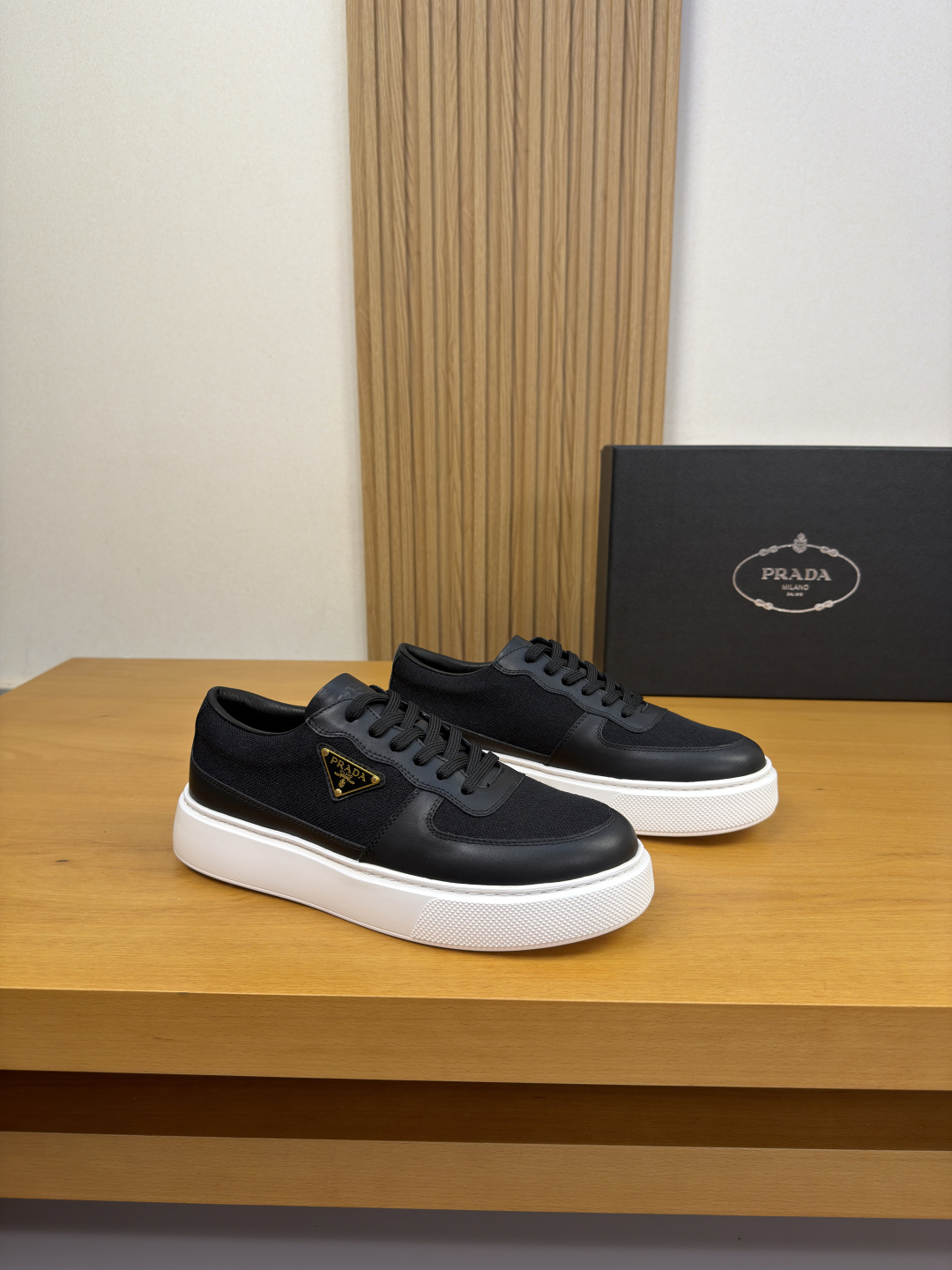 NO:850684,[PRADA] Prada - high-end quality original order casual sports shoes - imported nappa calfskin upper, brand canvas cloth, shoe body. Brand metal fasteners, tongue. Air pressure brand logo - water-dyed cowhide lining - ultra-light TPU foam outsole; molded outsole - ultra-high quality control, fine workmanship (high-end, luxury, grade) -Size  38-44 (45, 46, can be customized)·PRD0157,,prada,prada,sneakers,cowhide19860909【 PRADA】普拉达 -高端品质 原单·休闲运动鞋 -鞋面进口纳帕小牛皮、品牌帆布布匹、鞋身.品牌金属扣件、鞋舌.空压品牌logo -内里水染牛皮 -大底超轻TPU发泡; 成型大底 -超高品控·做工精细凸显(高端·贵气·档次) -Size 38-44（45,46,可订做)·PRD0157,,prada,prada,sneakers,cowhide,Men's shoes