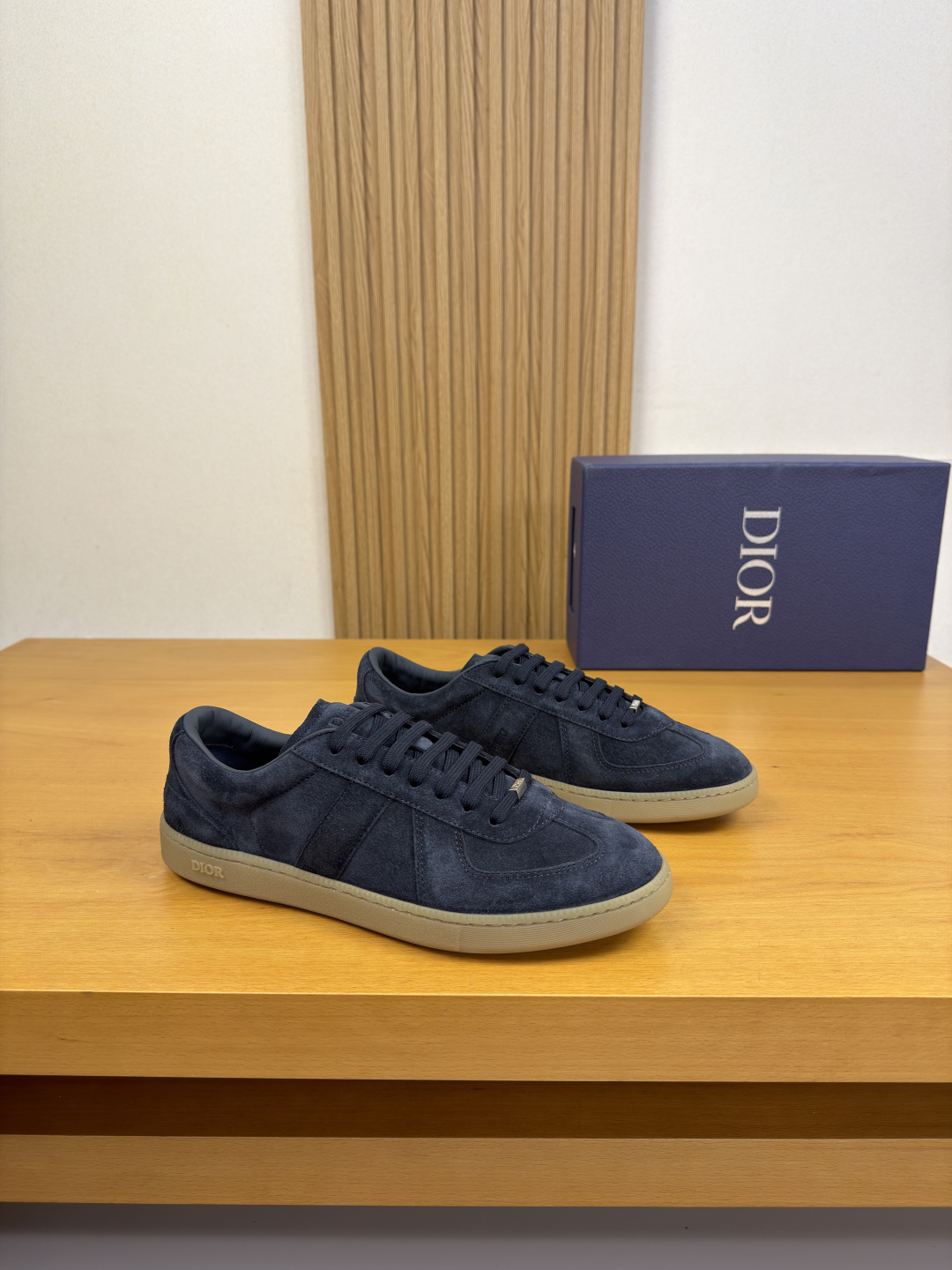 NO:850696,[Dior] Dior - high-end quality original casual sports sneakers - original high mercerized suede calfskin on the upper, tongue, heel, air pressure brand logo on the inner side - water-dyed cowhide on the inside, feet; brand canvas - original ultra-light TPR rubber; molded outsole - ultra-high quality control, fine workmanship highlighted (high-end, luxury, grade) -Size  39-44 (38, 45, 46, can be customized)·D9285,,dior,dior,cowhide19860909【 Dior】迪奥 -高端品质 原单·休闲运动板鞋 -鞋面原版高丝光反绒小牛皮、鞋舌.后跟.内帮空压品牌logo -内里水染牛皮,垫脚; 品牌帆布 -原版超轻TPR·橡胶；成型大底 -超高品控·做工精细凸显(高端·贵气·档次) -Size 39-44（38、45、46,可订做)·D9285,,dior,dior,cowhide,Men's shoes