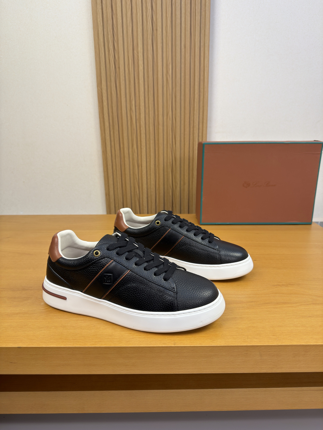 NO:851345,[Loro piana] Loro Piana LP - high-end quality original casual sports shoes - upper original nappa calfskin, pebbled calfskin, shoe body, heel, air pressure brand logo - lining water-dyed cowhide - outsole ultra-light TPU foam rubber; two-color molded outsole - ultra-high quality control, fine workmanship highlighted (high-end, luxury, grade) -Size  39-44 (38, 45, 46, can be customized)·L,,loro piana,loro piana,sneakers,cowhide19860909【Loro piana】诺悠翩雅LP  -高端品质 原单·休闲运动鞋 -鞋面原版纳帕小牛皮、荔纹小牛皮、鞋身.后跟.空压品牌Logo -内里水染牛皮 -大底超轻TPU发泡·橡胶；双色成型大底 -超高品控·做工精细凸显(高端·贵气·档次) -Size 39-44（38,45,46,可订做)·L,,loro piana,loro piana,sneakers,cowhide,Men's shoes